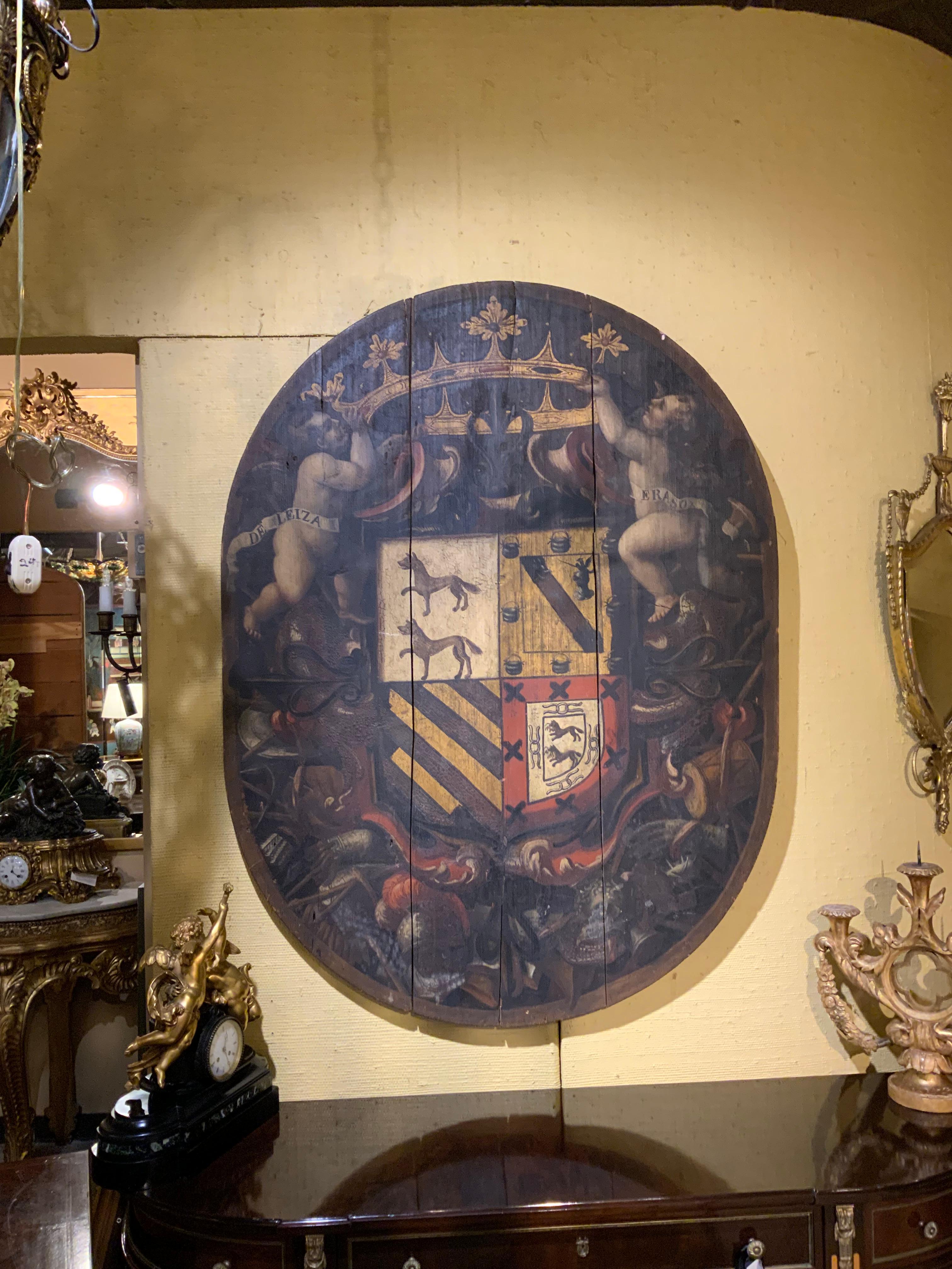 Grande stemma europeo antico in legno e policromato In condizioni ottime in vendita a Houston, TX