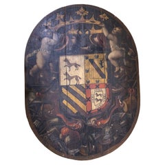 Gran escudo europeo antiguo de madera y policromado