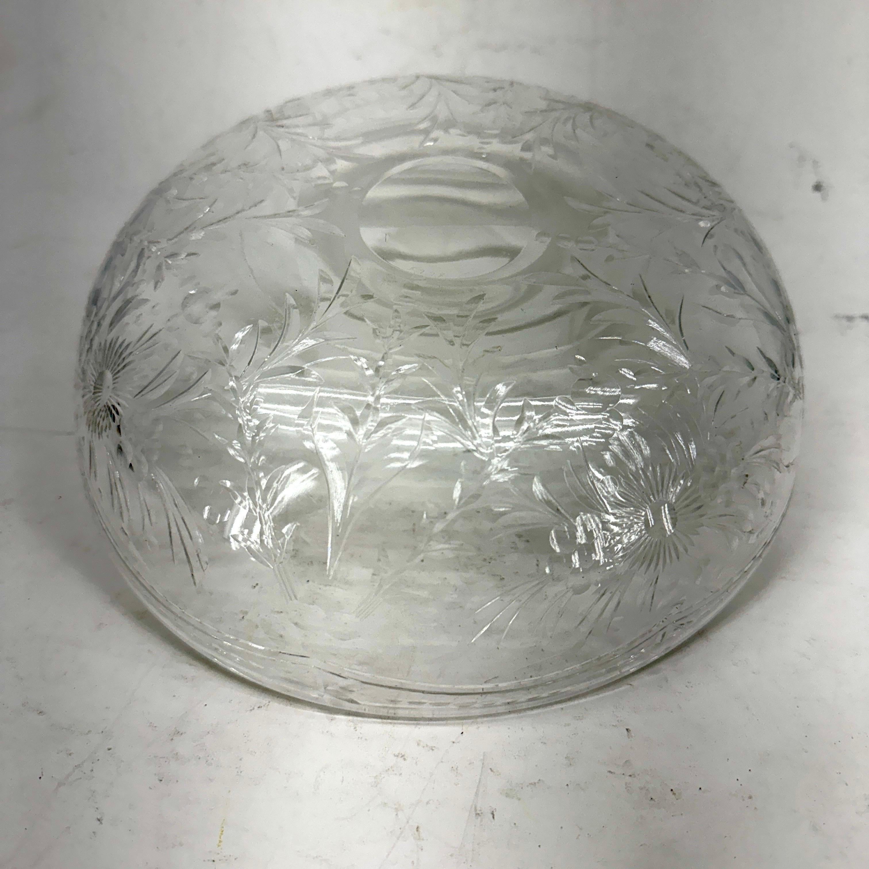 Large European Low Cut Crystal Glass Centerpiece Bowl In Good Condition For Sale In Haddonfield, NJ