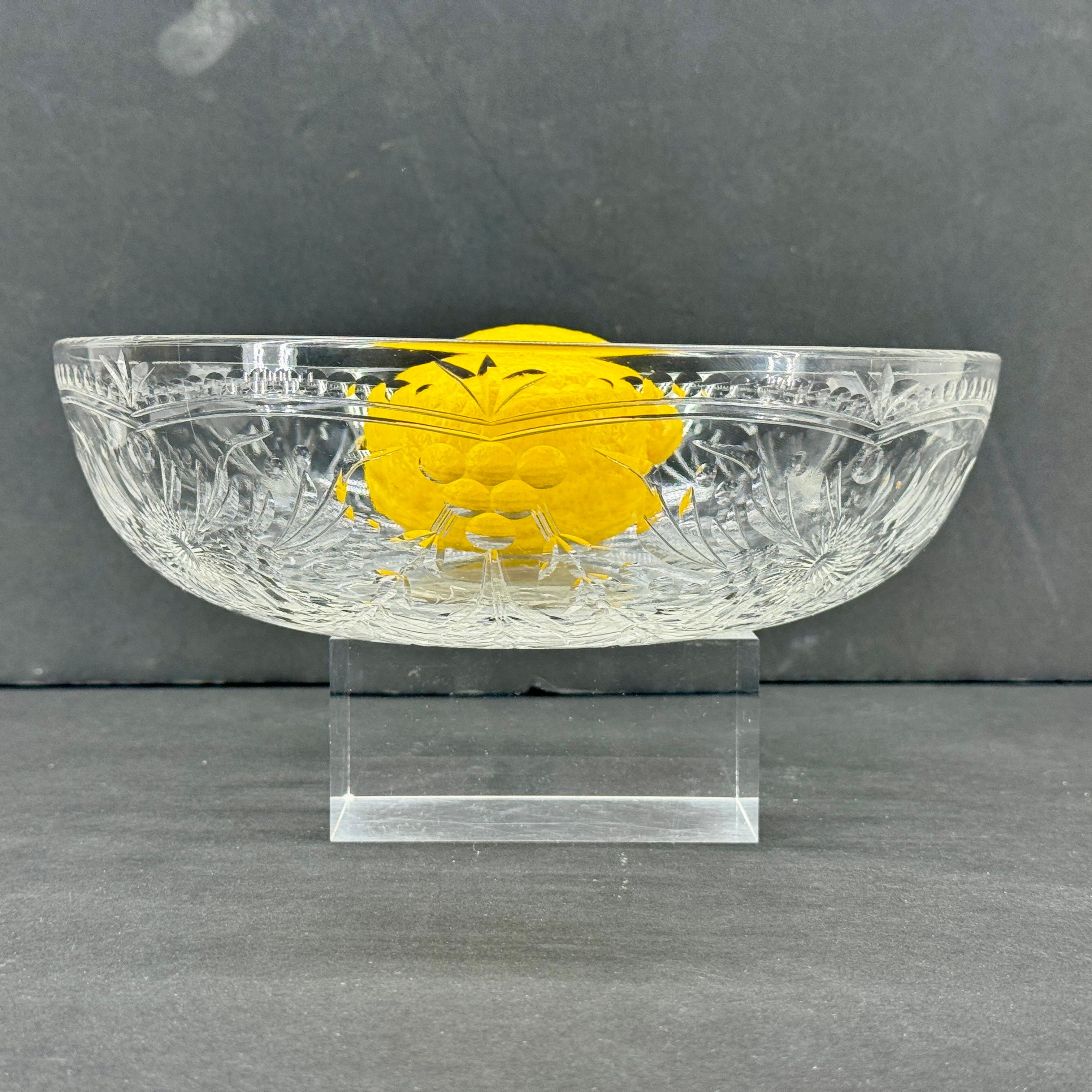 Cristal Grand bol de centre de table européen en verre de cristal taillé bas en vente
