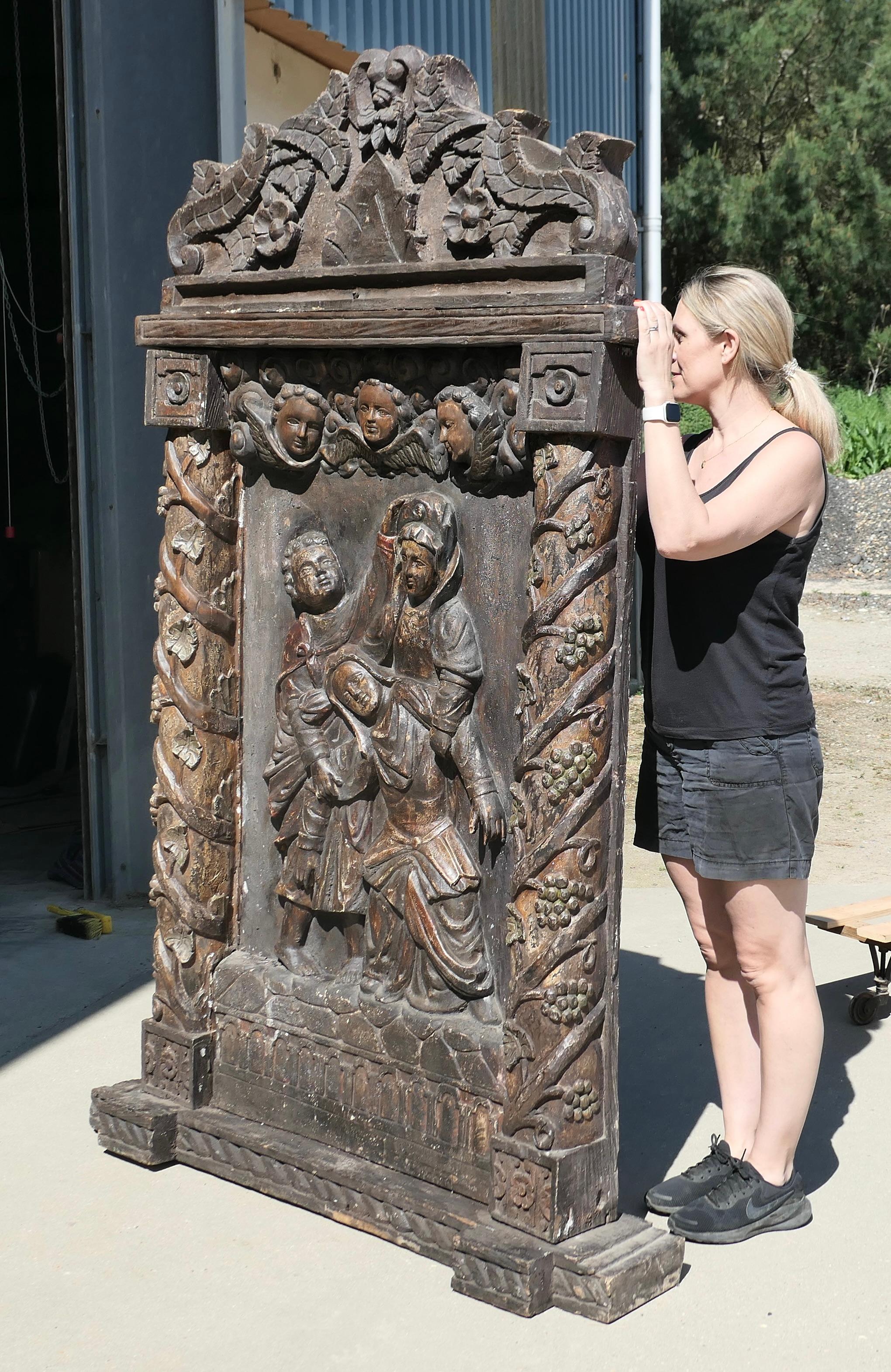 Grande scultura medievale europea di Oak raffigurante Cristo nella tomba in vendita 4