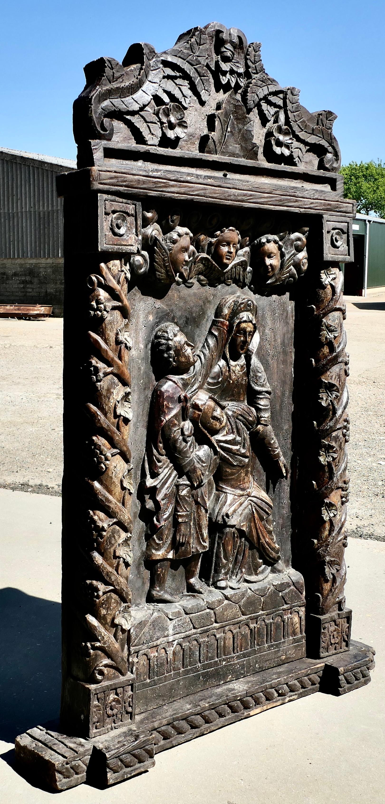 Grande scultura medievale europea di Oak raffigurante Cristo nella tomba in vendita 8