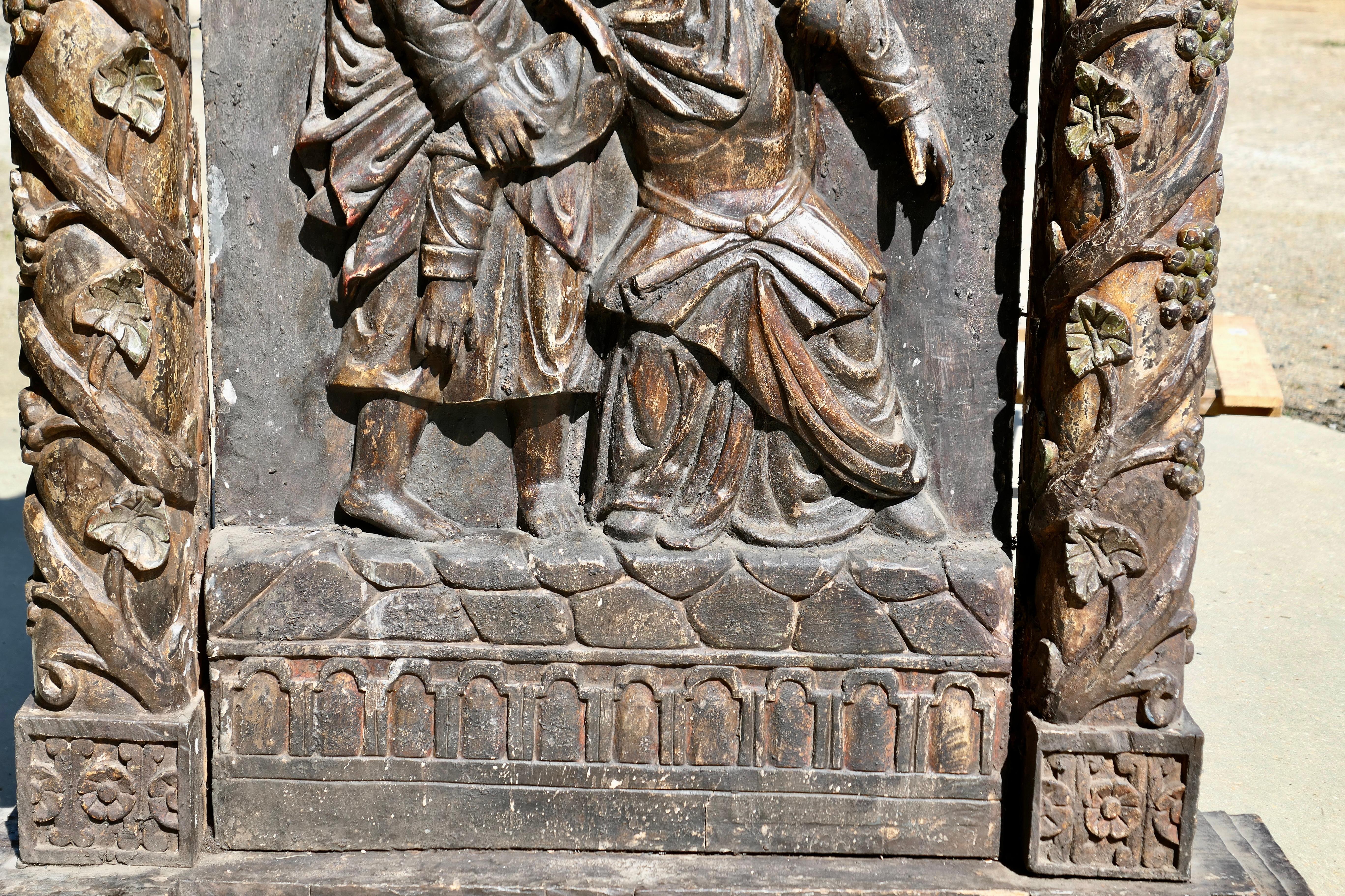 Grande scultura medievale europea di Oak raffigurante Cristo nella tomba in vendita 1