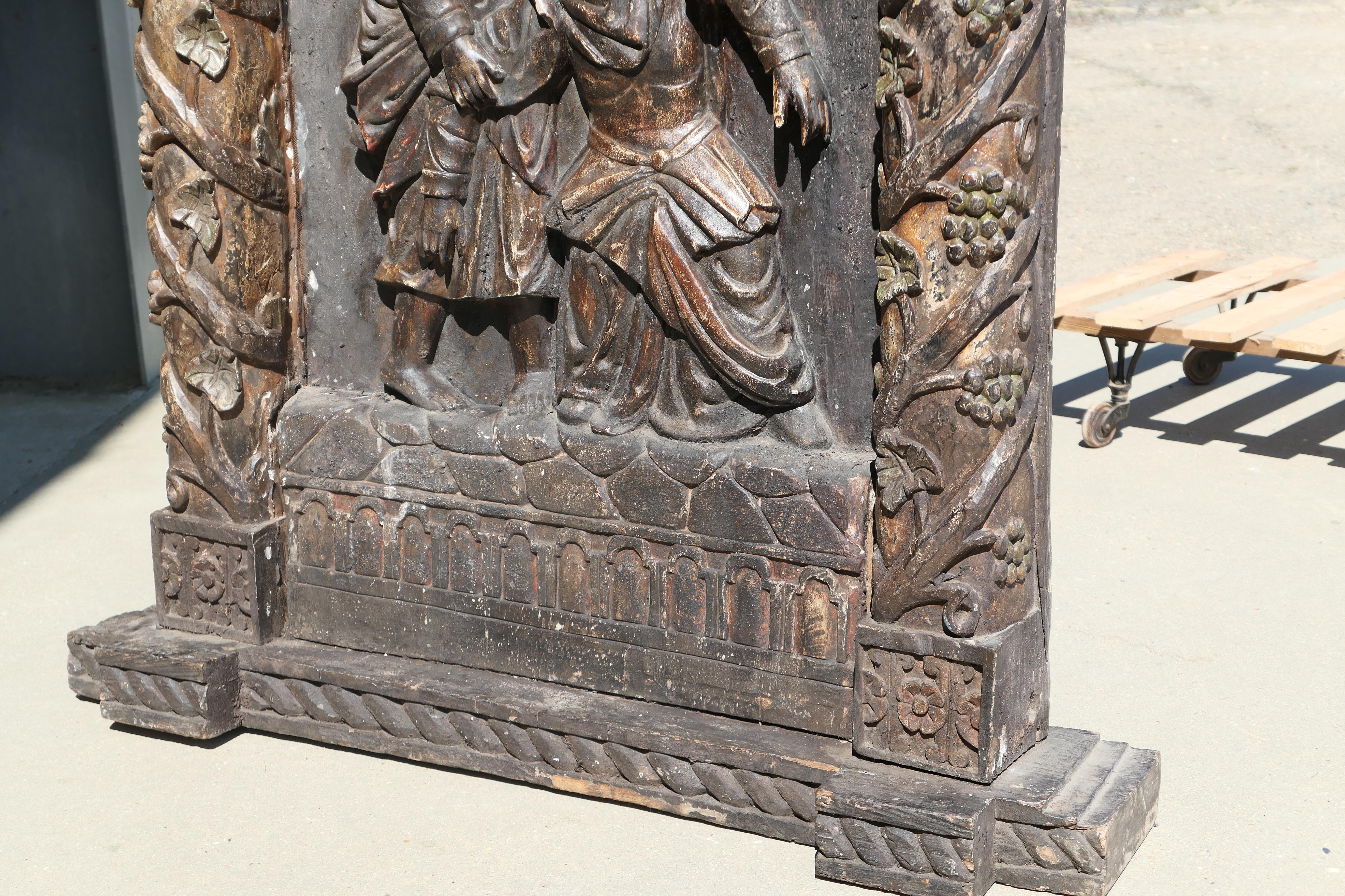 Grande scultura medievale europea di Oak raffigurante Cristo nella tomba in vendita 2
