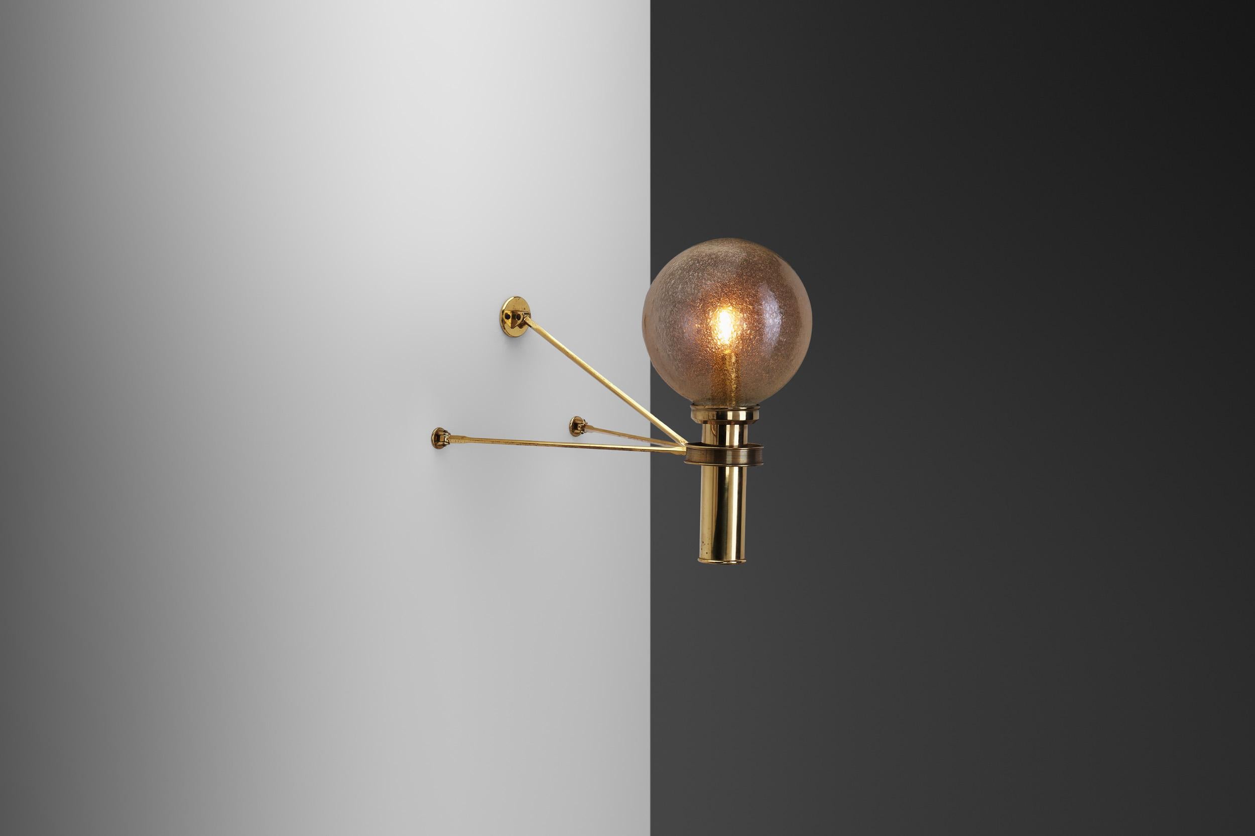 The best qualities of European mid-century designers’ light fixtures are most often their atmospheric light, disciplined, functionalist design completed by unique solutions and design elements. Exemplified by this wall lamp, these qualities are not
