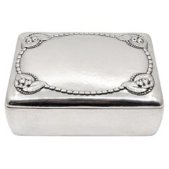 Grande boîte danoise en argent sterling signée Evald Nielsen, 1917
