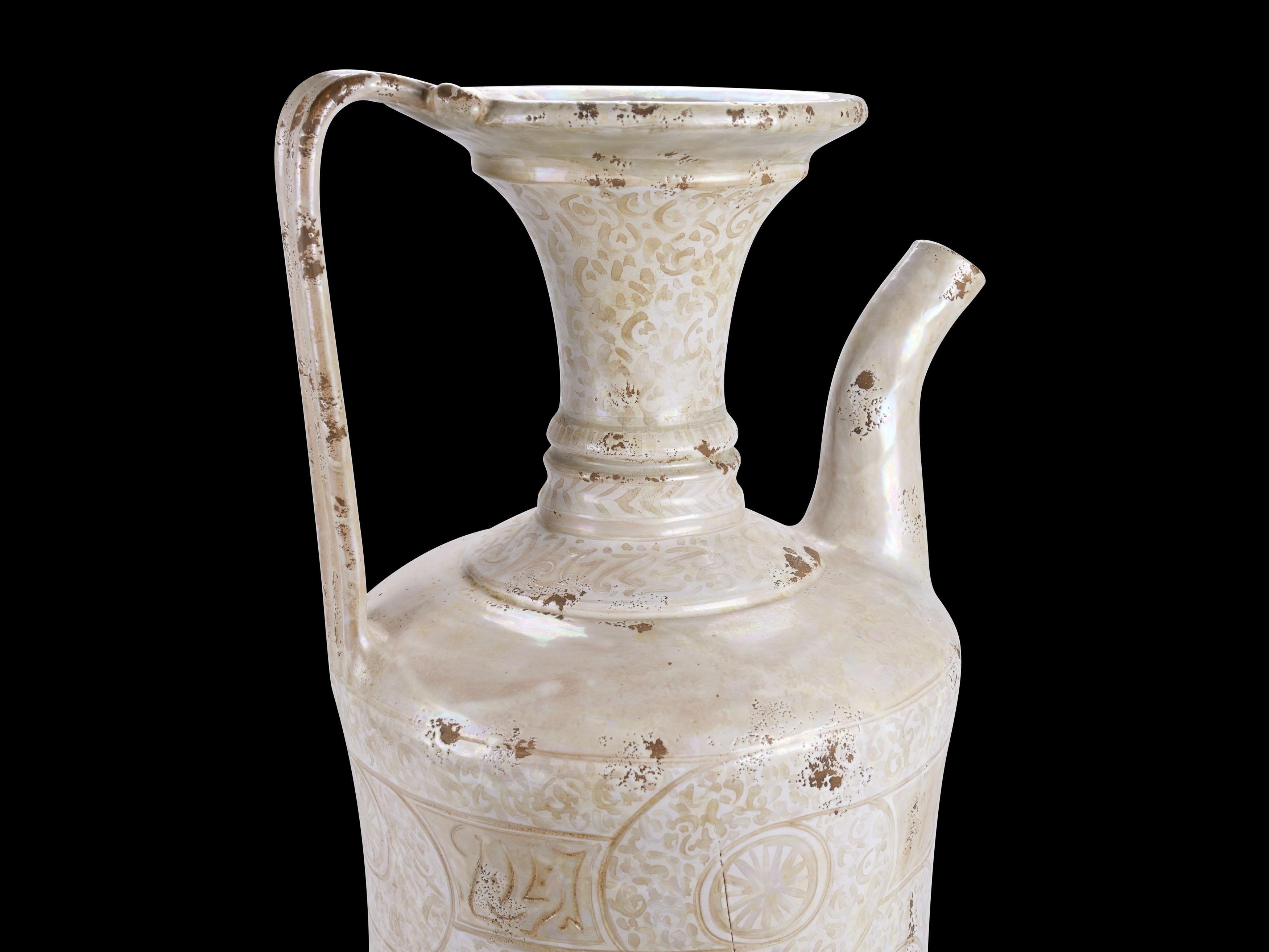 Vaso decorativo di grandi dimensioni dipinto a mano in bianco perlato Pezzo unico Hand Made in Italy in vendita 3