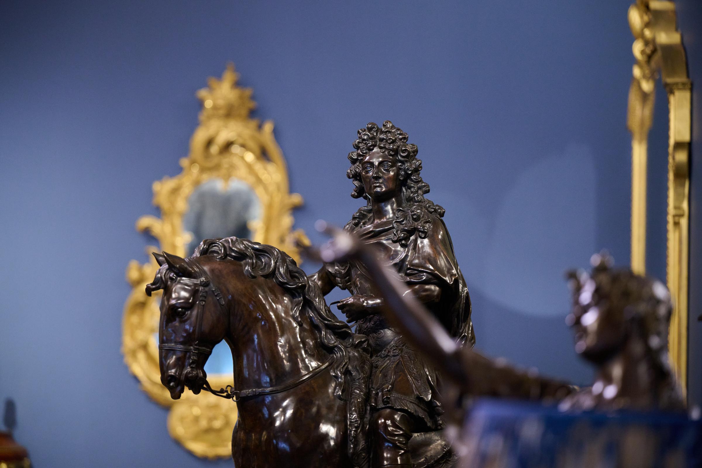 Grande ed eccezionale bronzo equestre di Luigi XIV a cavallo dopo Girardon in vendita 5