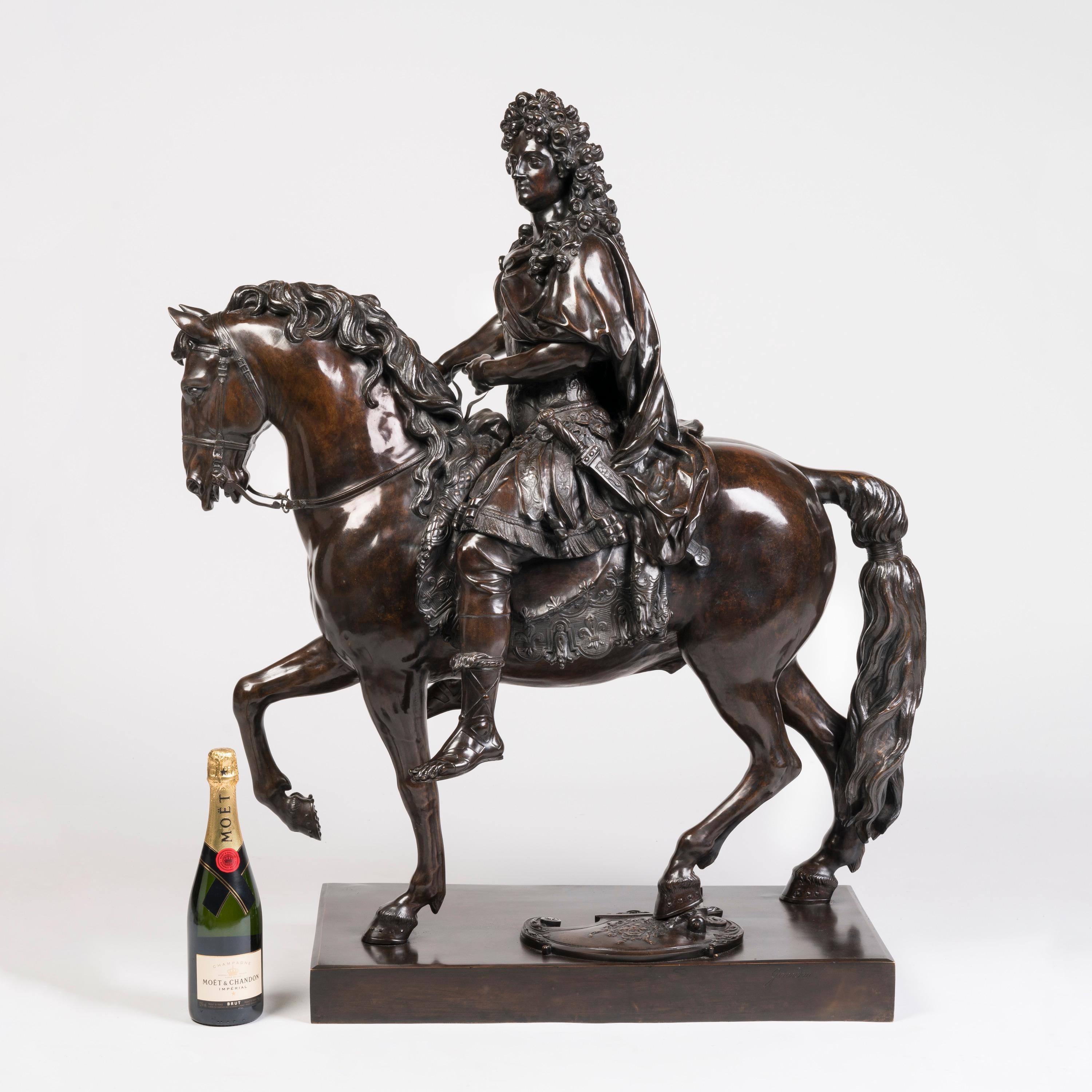 Patinato Grande ed eccezionale bronzo equestre di Luigi XIV a cavallo dopo Girardon in vendita