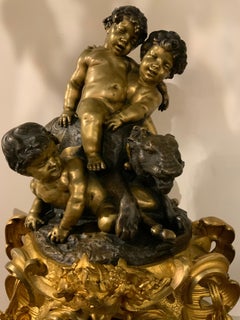 Gran reloj francés excepcional de bronce doré con escultura según Charles Anfrie