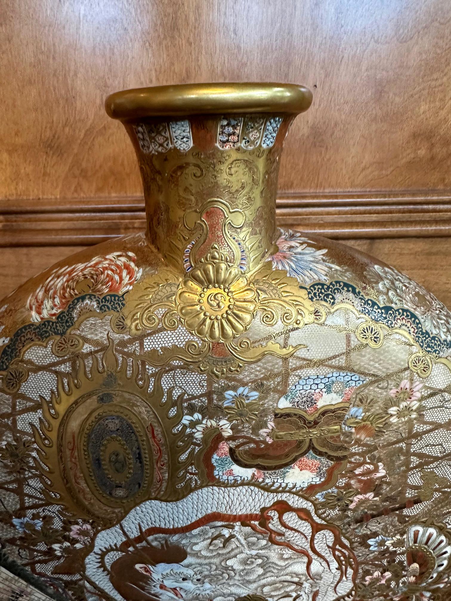 Large Exceptional Japanese Ceramic Moriage Moon Flask Vase Meiji Kinkozan For Sale 2