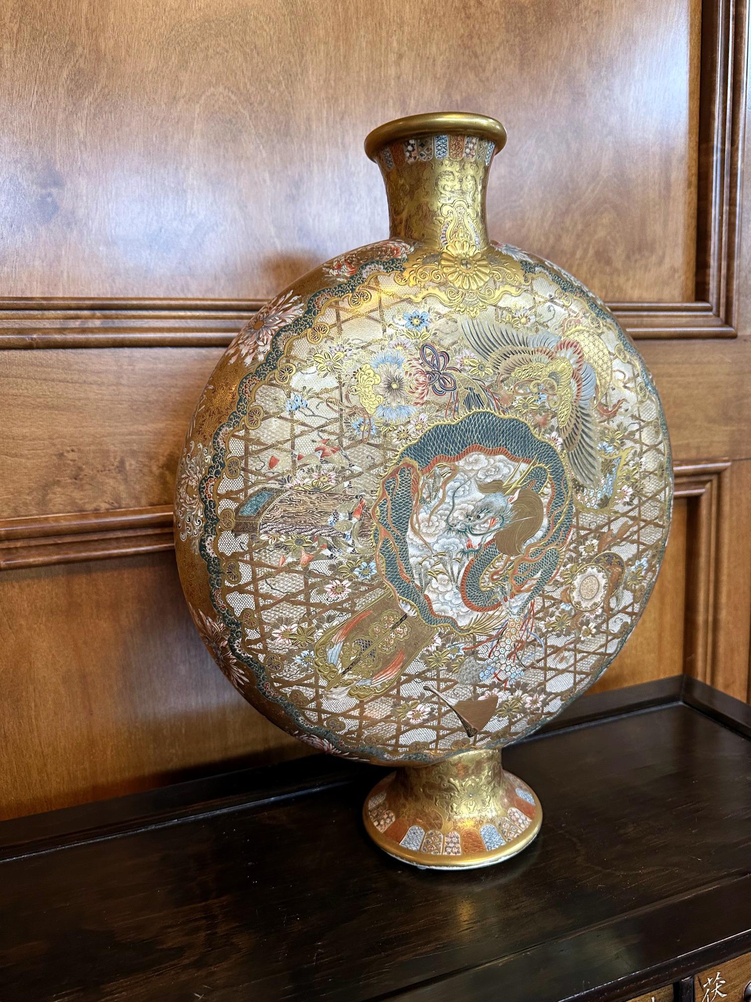 Large Exceptional Japanese Ceramic Moriage Moon Flask Vase Meiji Kinkozan For Sale 8