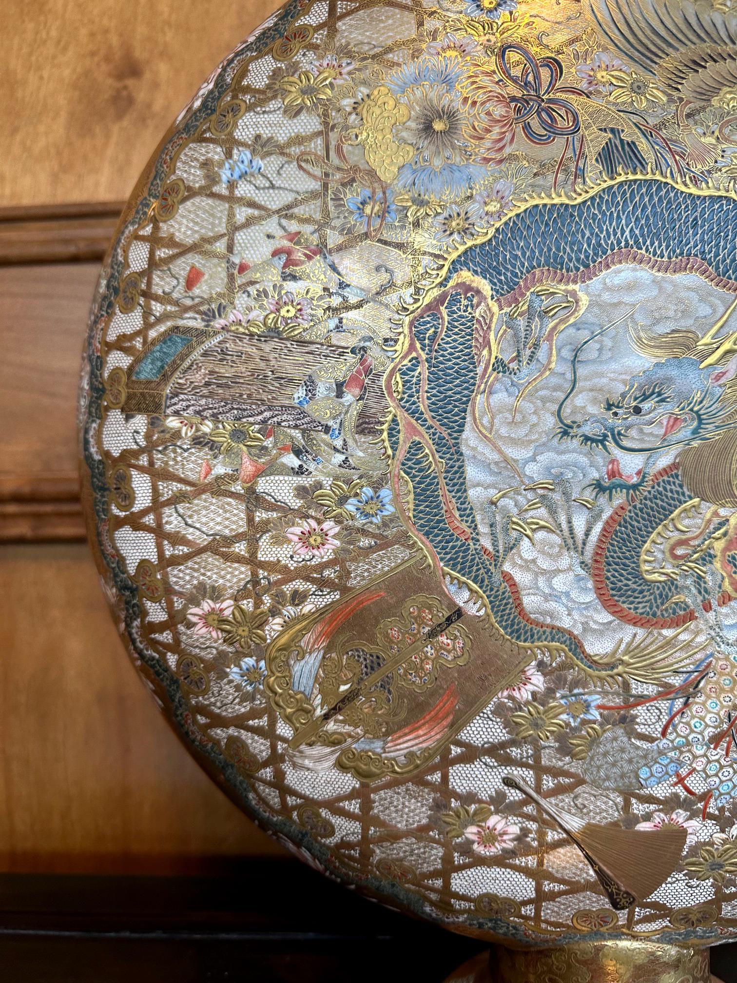 Große außergewöhnliche japanische Moriage-Mondflask-Vase aus Keramik Meiji Kinkozan im Angebot 8