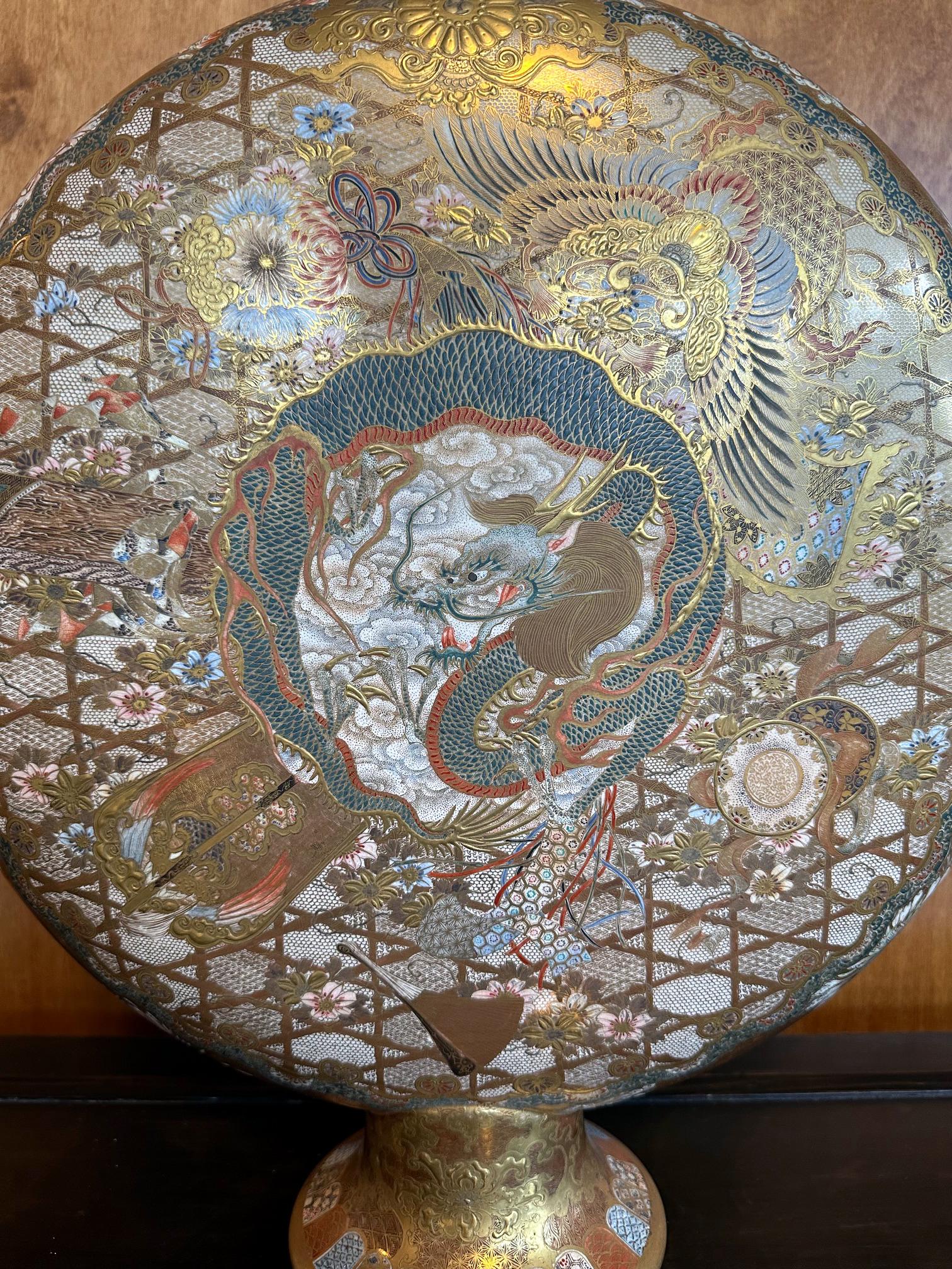 Große außergewöhnliche japanische Moriage-Mondflask-Vase aus Keramik Meiji Kinkozan im Angebot 7