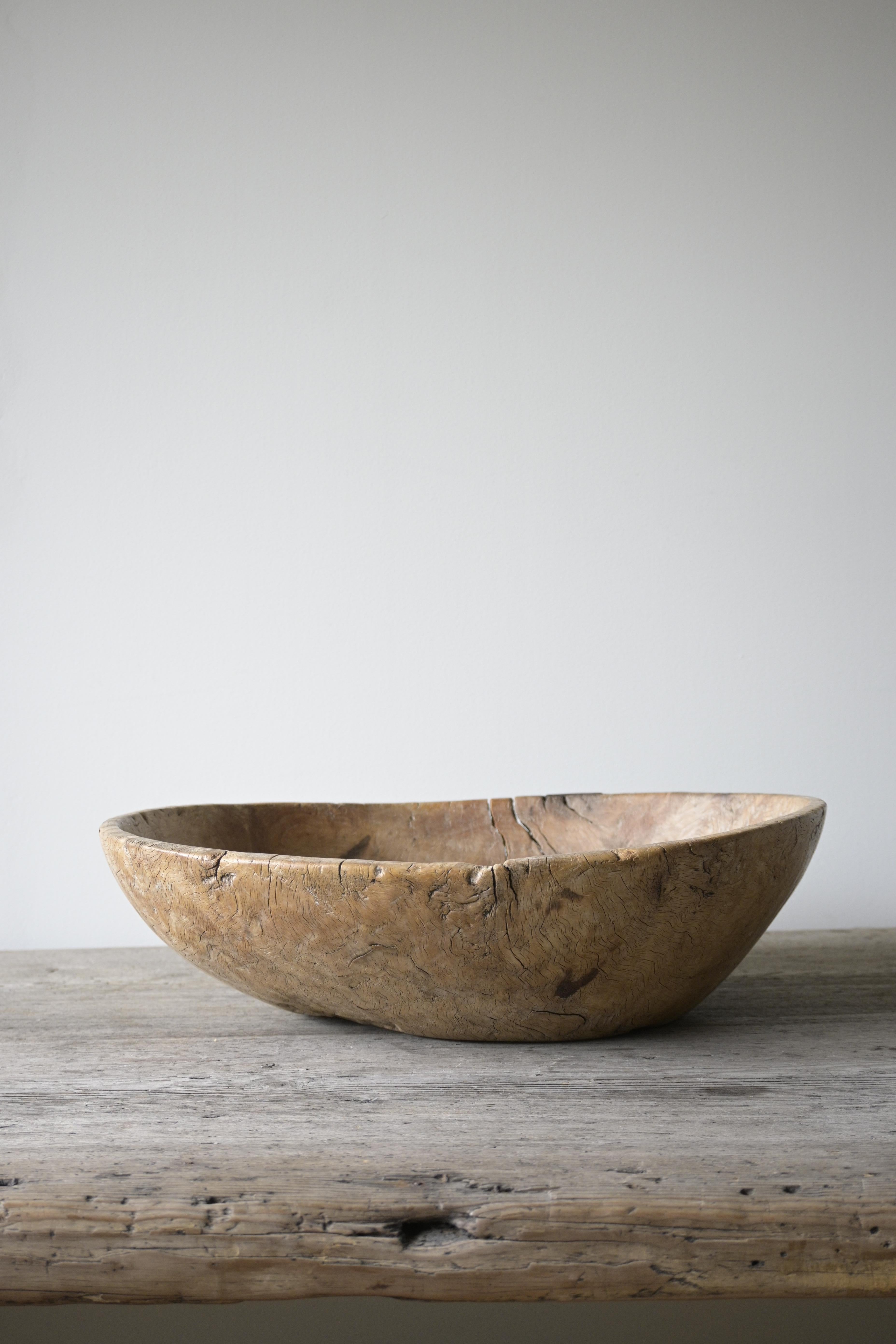 Large Exceptional Norwegian Burl Birch Bowl, ca 1780–1830 In Good Condition For Sale In Farsta, SE