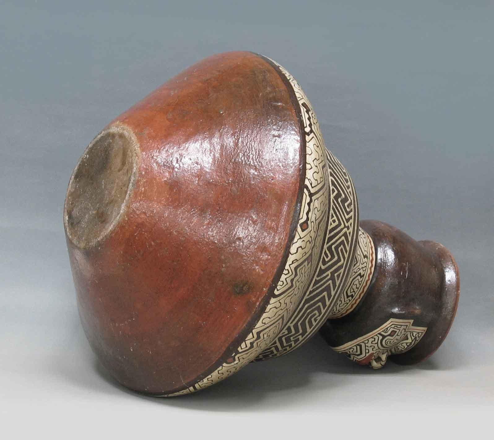 Large & Exceptional Shipibo Pottery Water Vessel Northeastern PERU, 20th Century In Good Condition In Ottawa, Ontario
