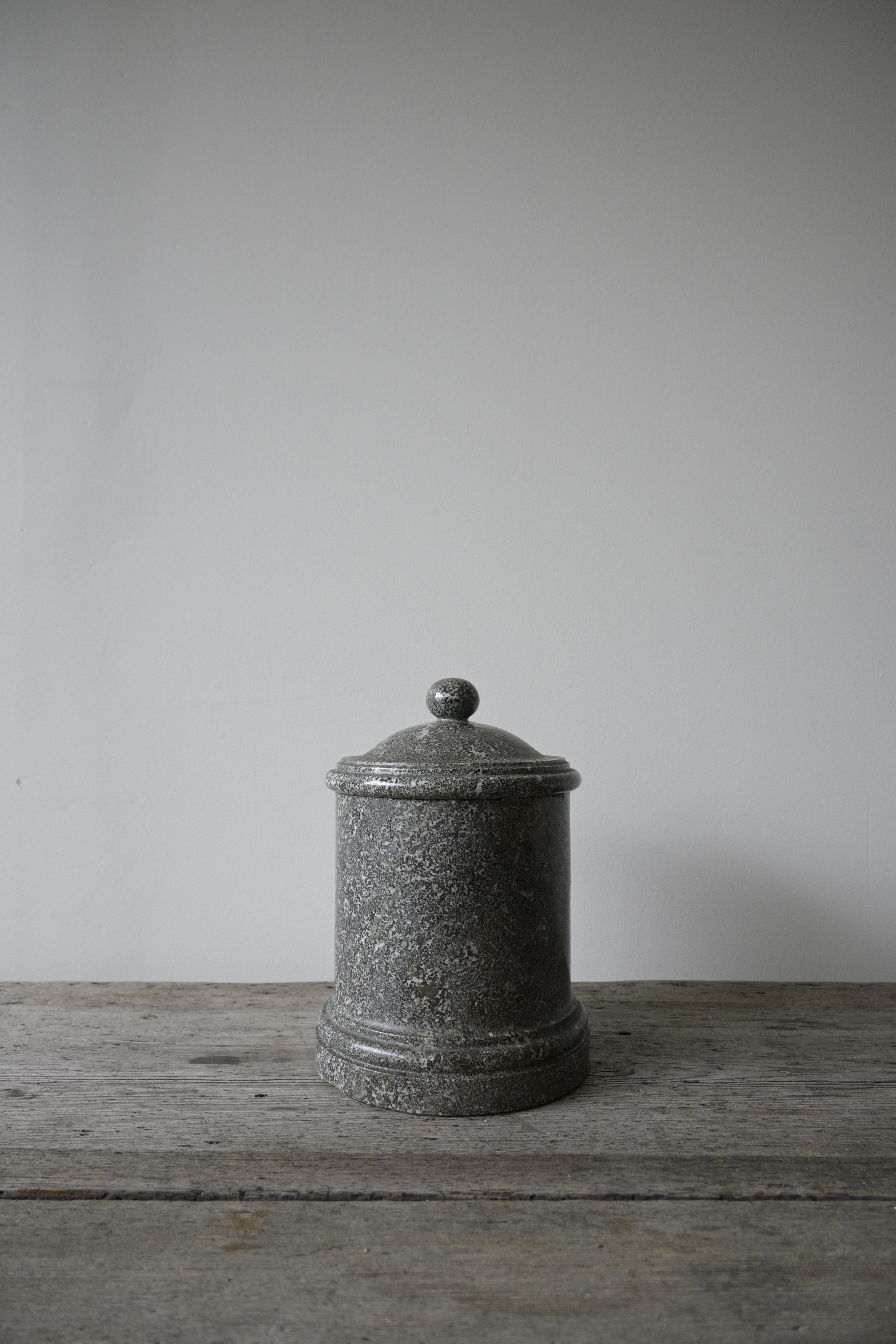 Large Exceptional Swedish Empire Stone Box ca 1800–1830s

Made of Swedish Kolmårds marble.
Old repairs, incredible patina.

Weigh: 4 kg
Heigth: 22.5 cm/8.8 inch
Diameter: 16 cm/6.2 inch