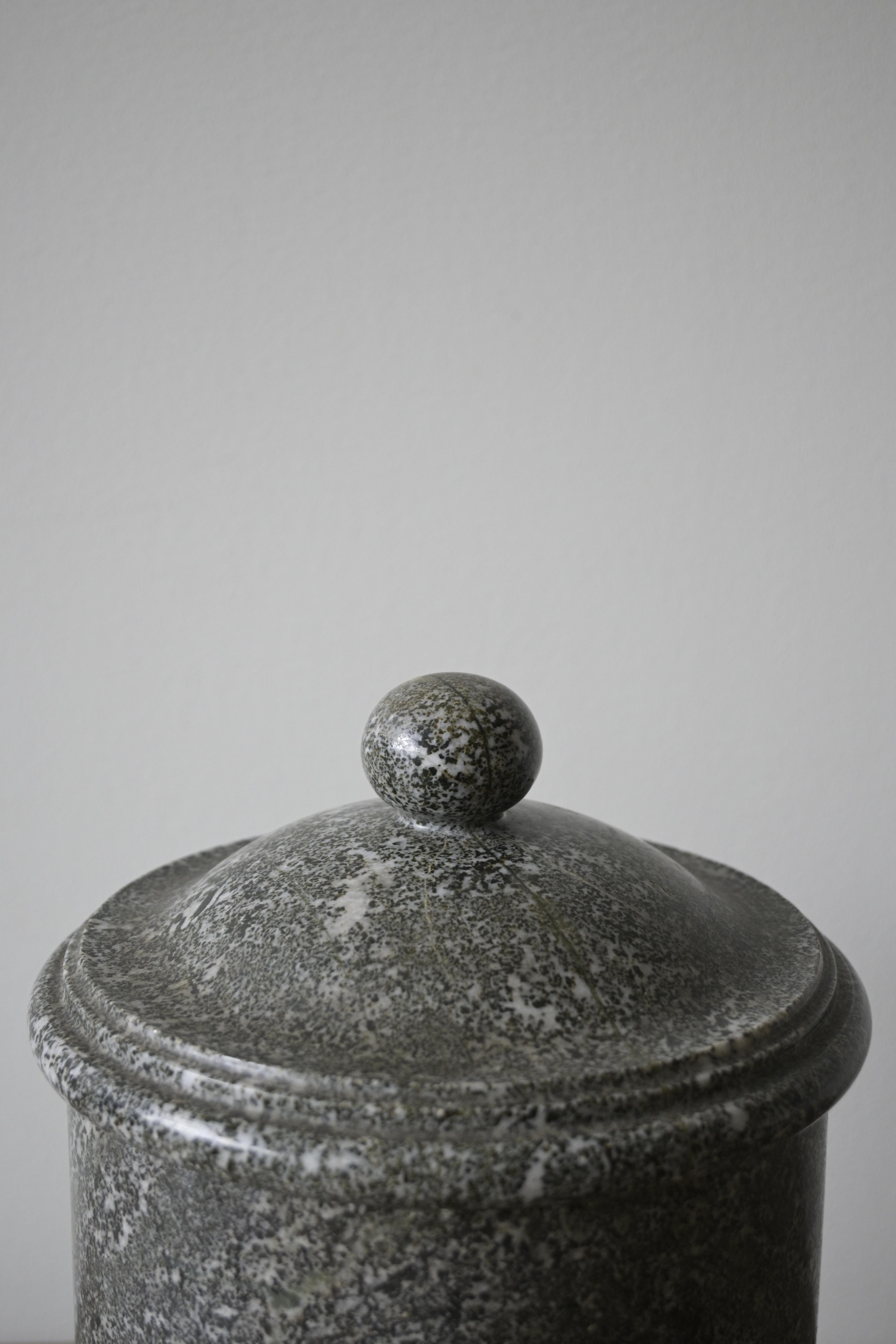 Large Exceptional Swedish Empire Stone Box ca 1800–1830s In Good Condition For Sale In Farsta, SE