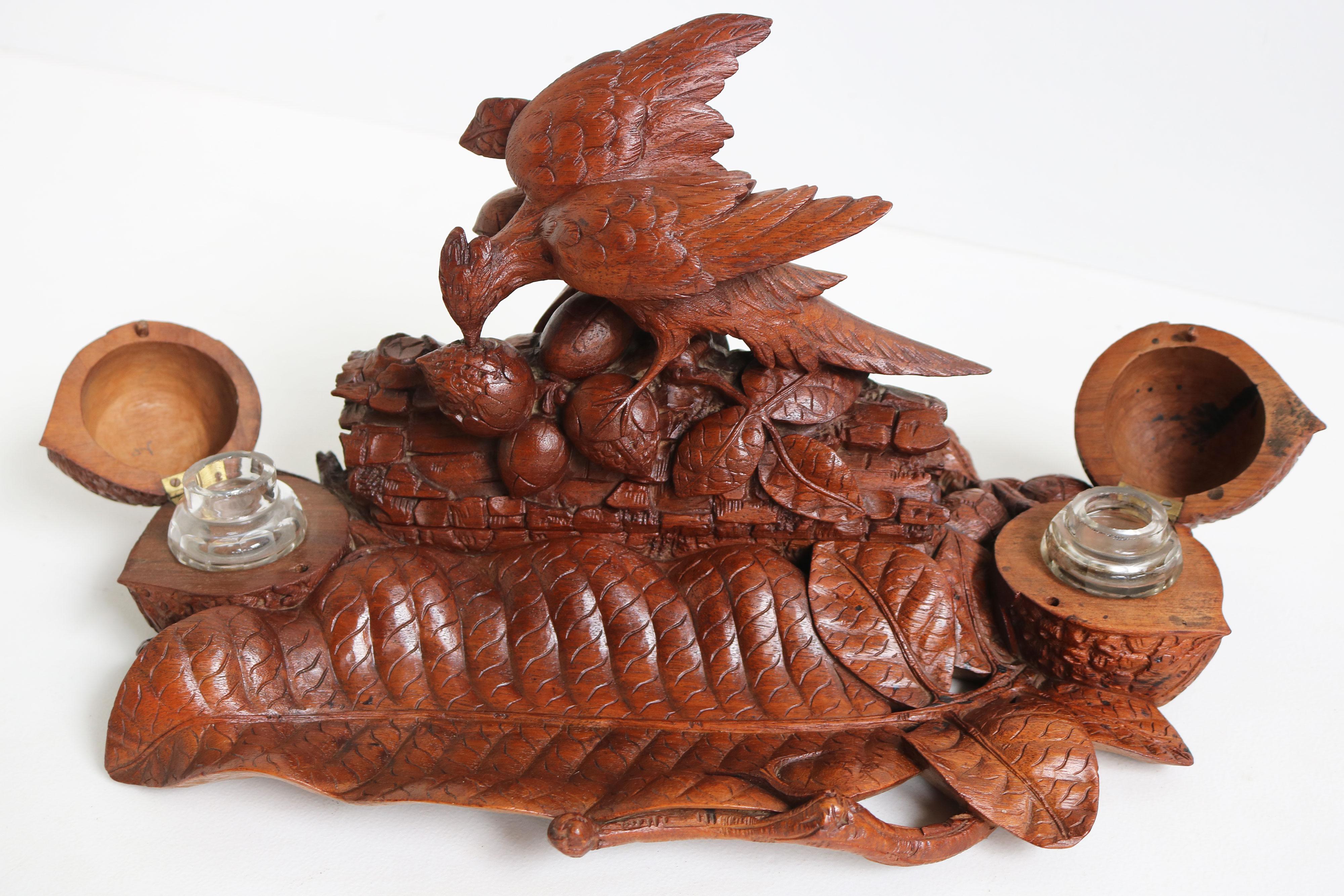 Large Exceptional Swiss Black Forest double inkwell desk decoration 19th Century For Sale 5