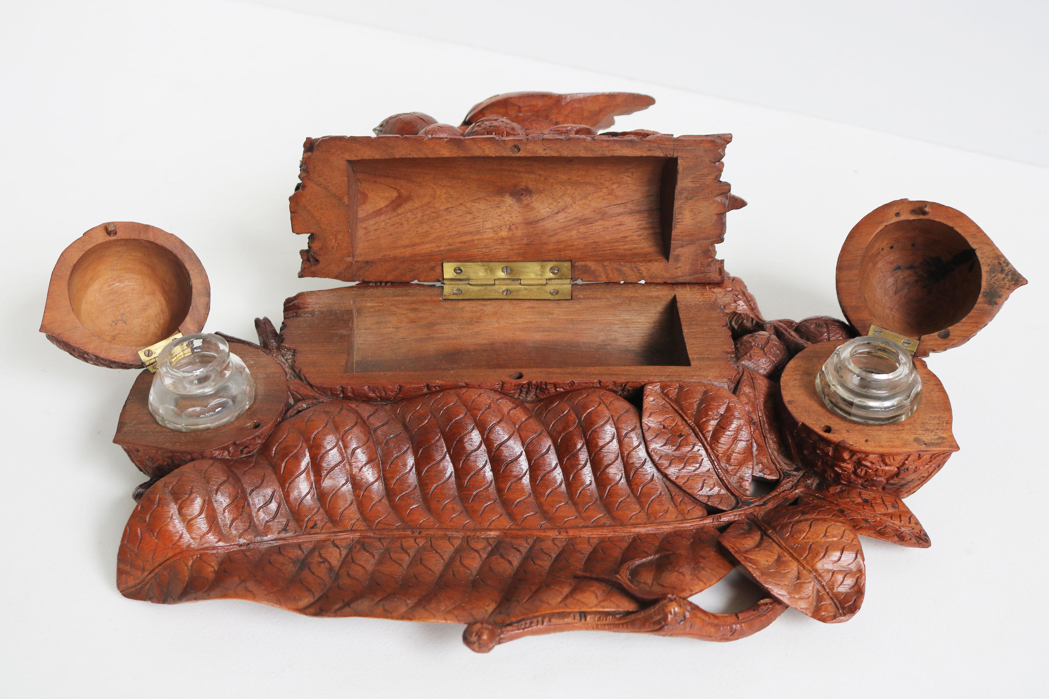 Large Exceptional Swiss Black Forest double inkwell desk decoration 19th Century For Sale 6