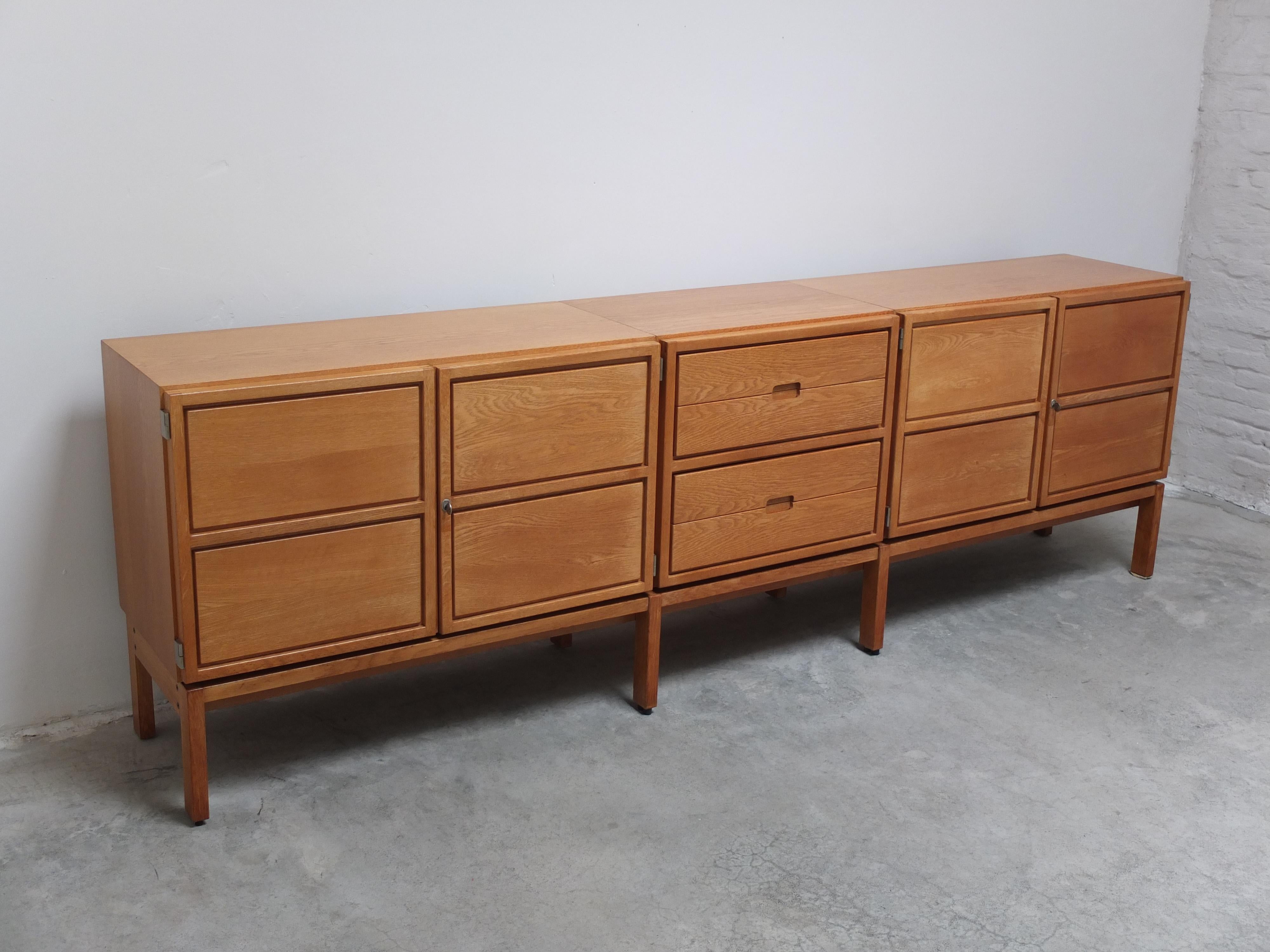 Large Exclusive 'N-Line' Sideboard in Oak by P&J Neirinck, 1968 In Good Condition In Antwerpen, VAN