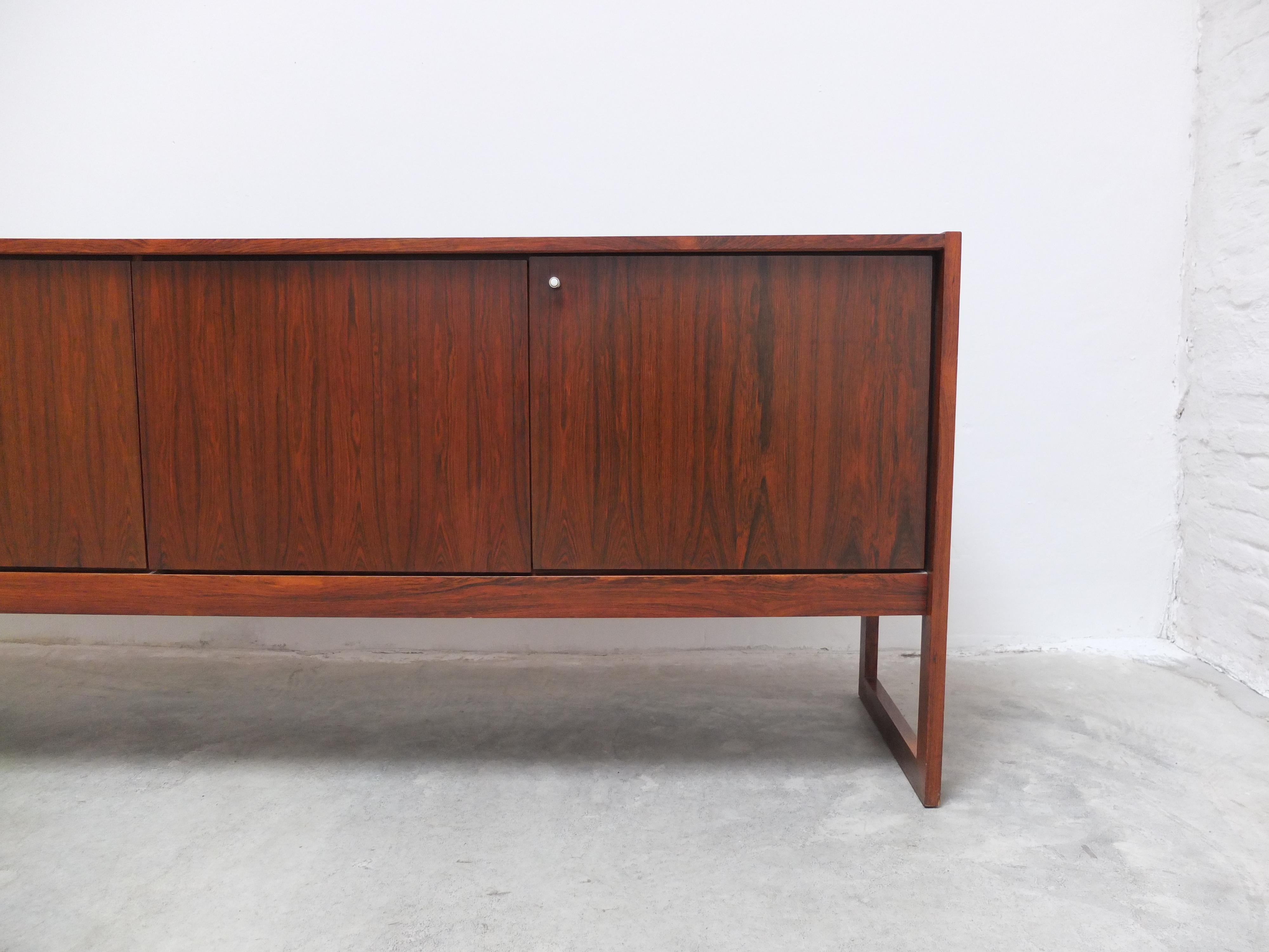 Large Exclusive 'Tecton' Sideboard by V-Form, 1960s For Sale 6
