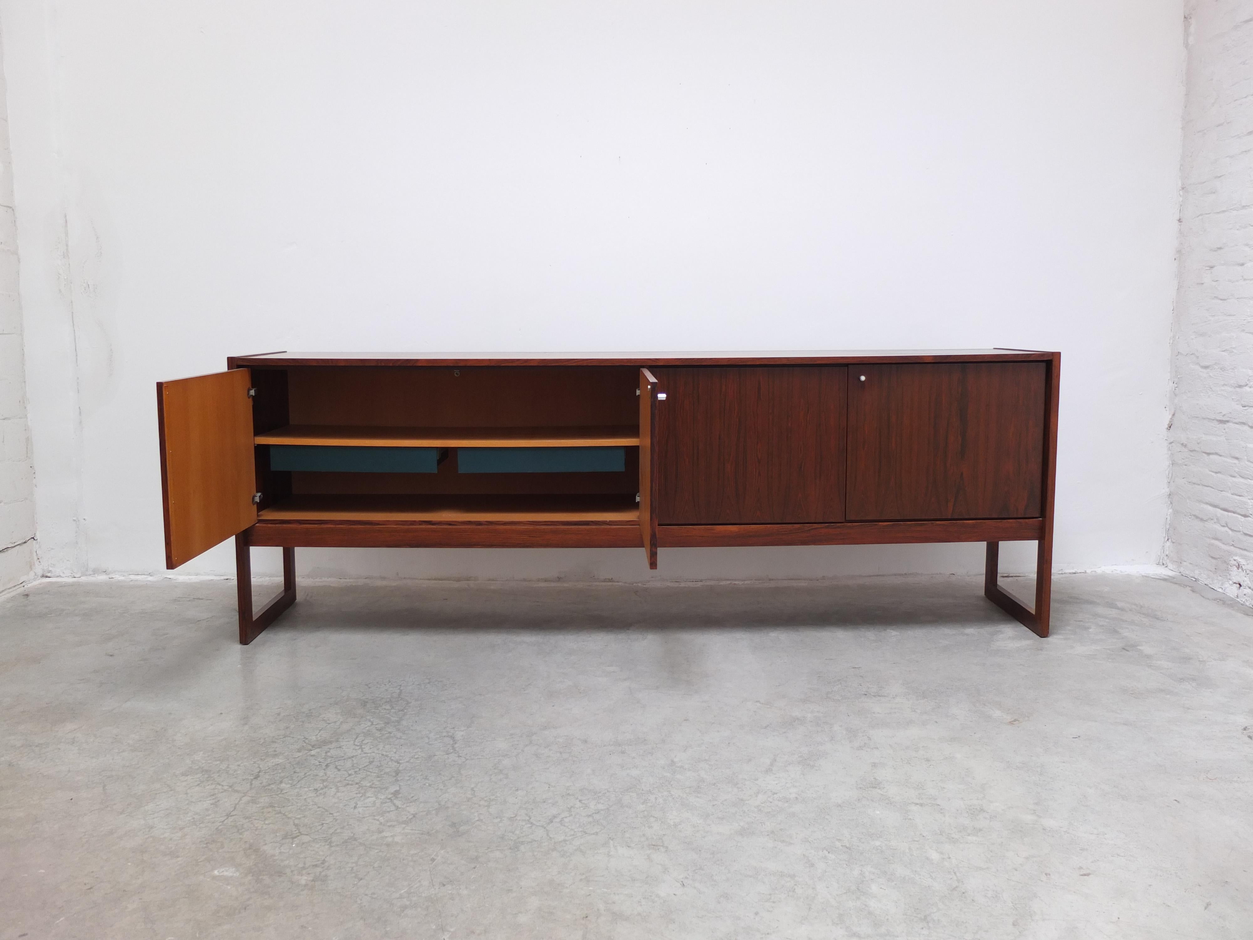 Large Exclusive 'Tecton' Sideboard by V-Form, 1960s For Sale 8