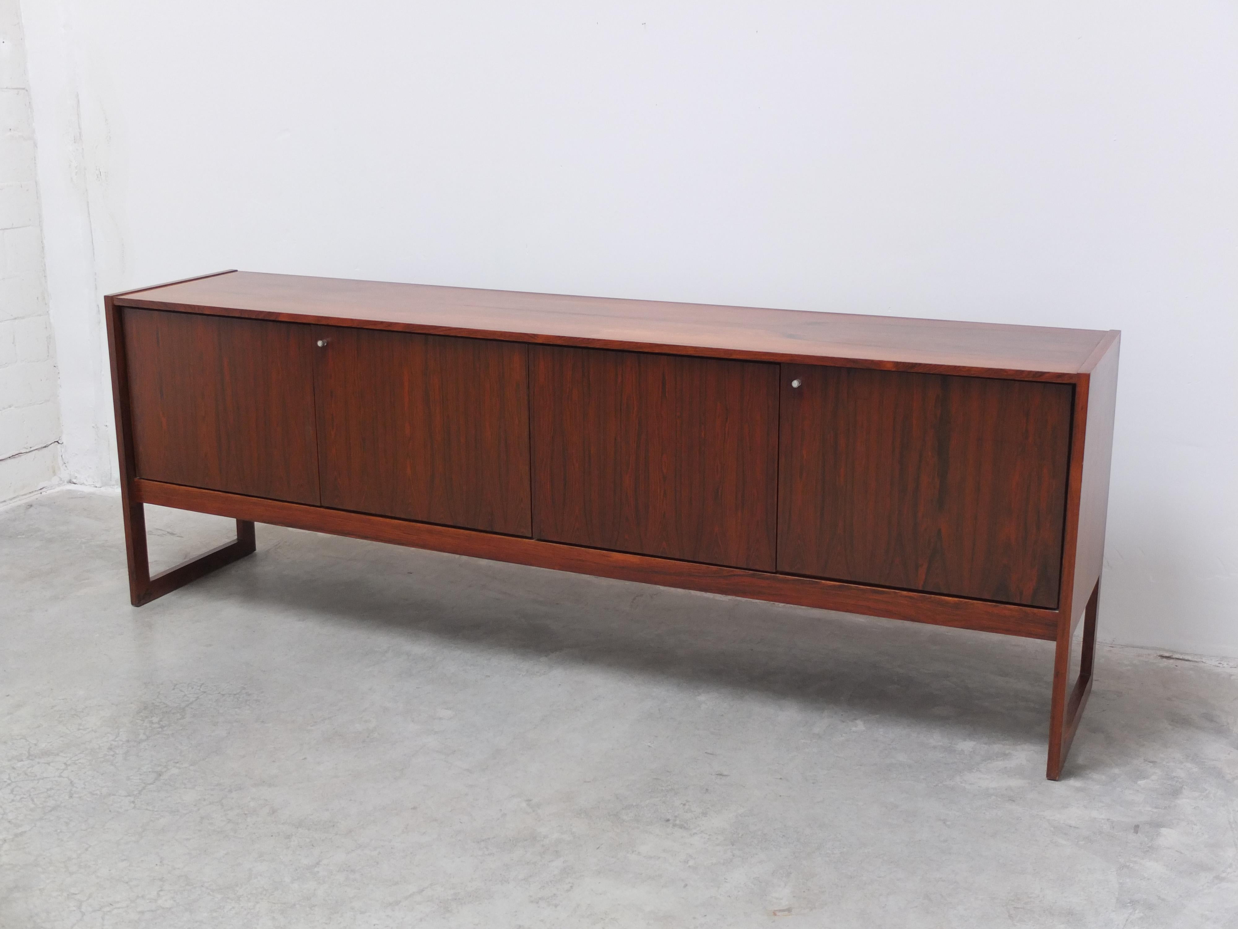 Large Exclusive 'Tecton' Sideboard by V-Form, 1960s In Good Condition For Sale In Antwerpen, VAN