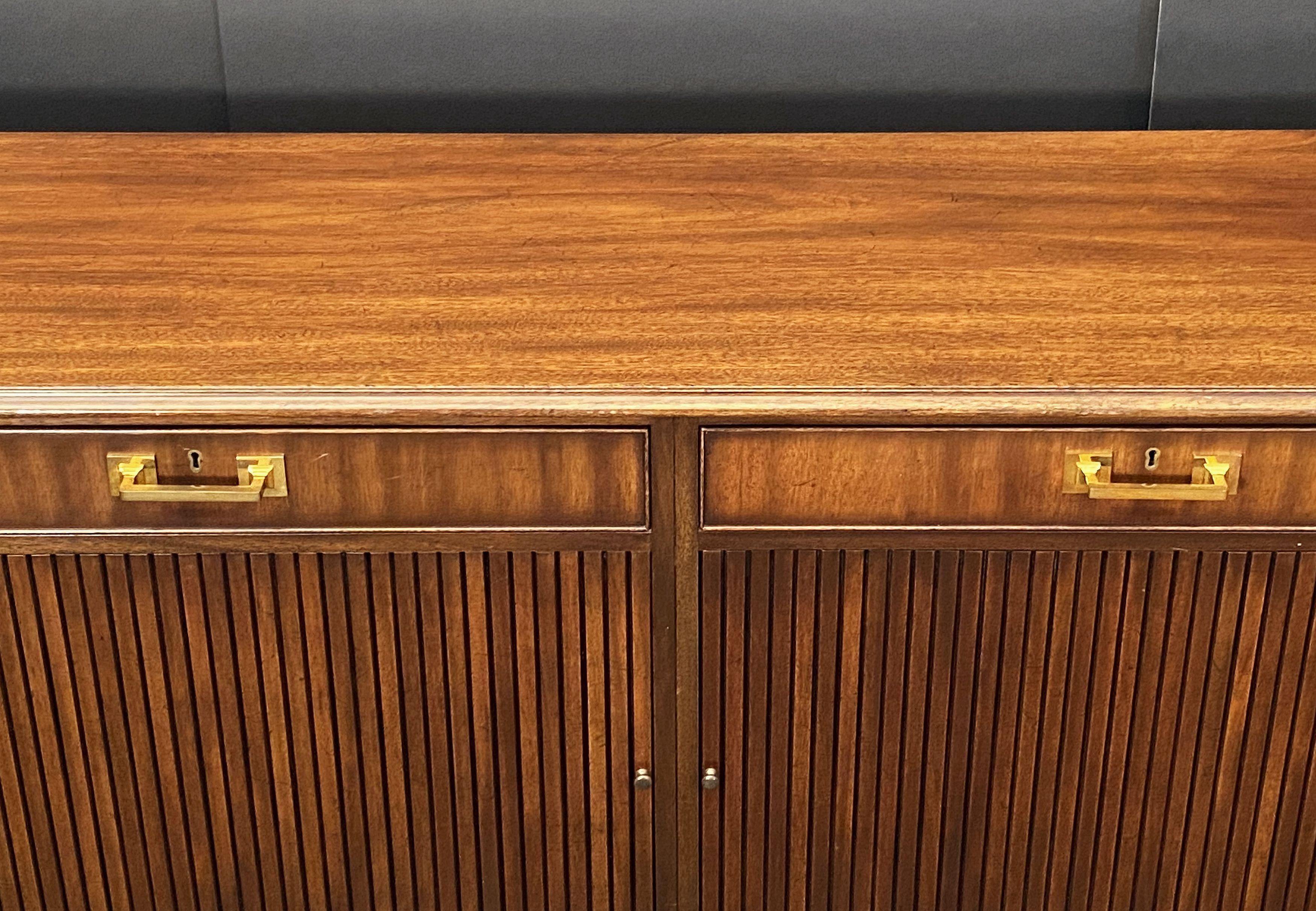 Grande table console de direction avec armoires et tiroirs de Kittinger en vente 4