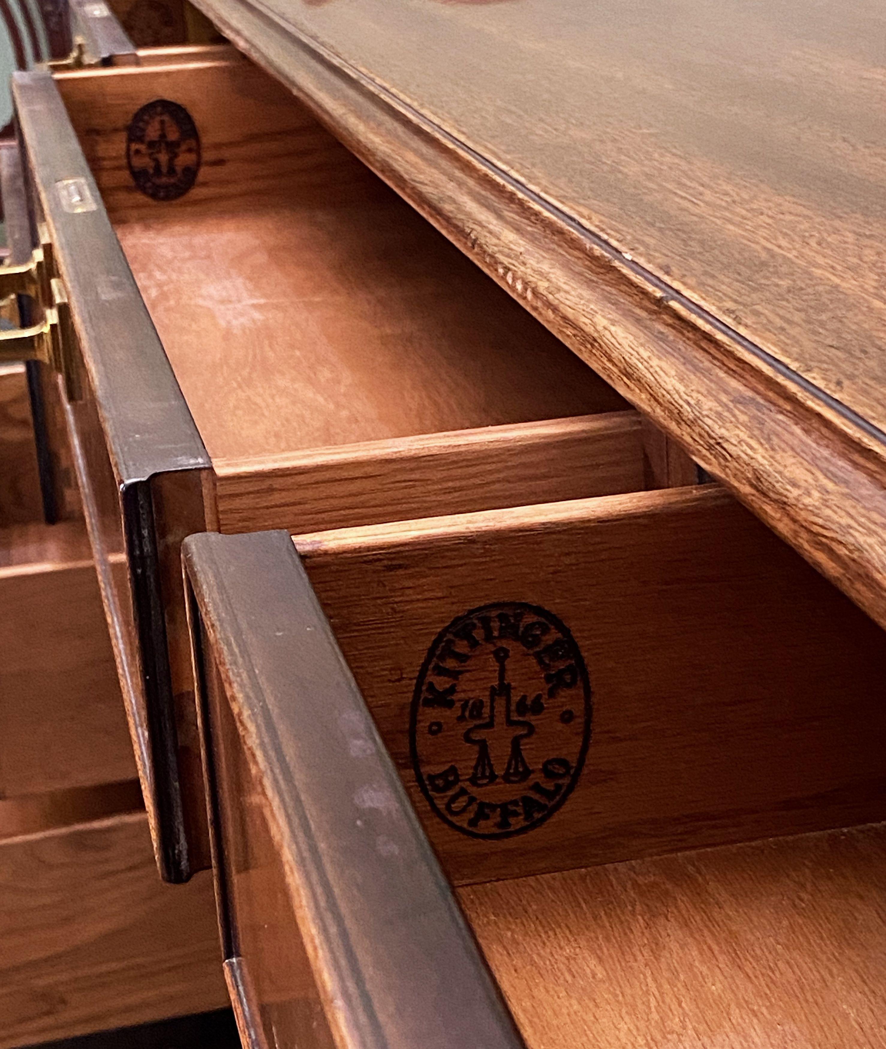 Grande table console de direction avec armoires et tiroirs de Kittinger en vente 12