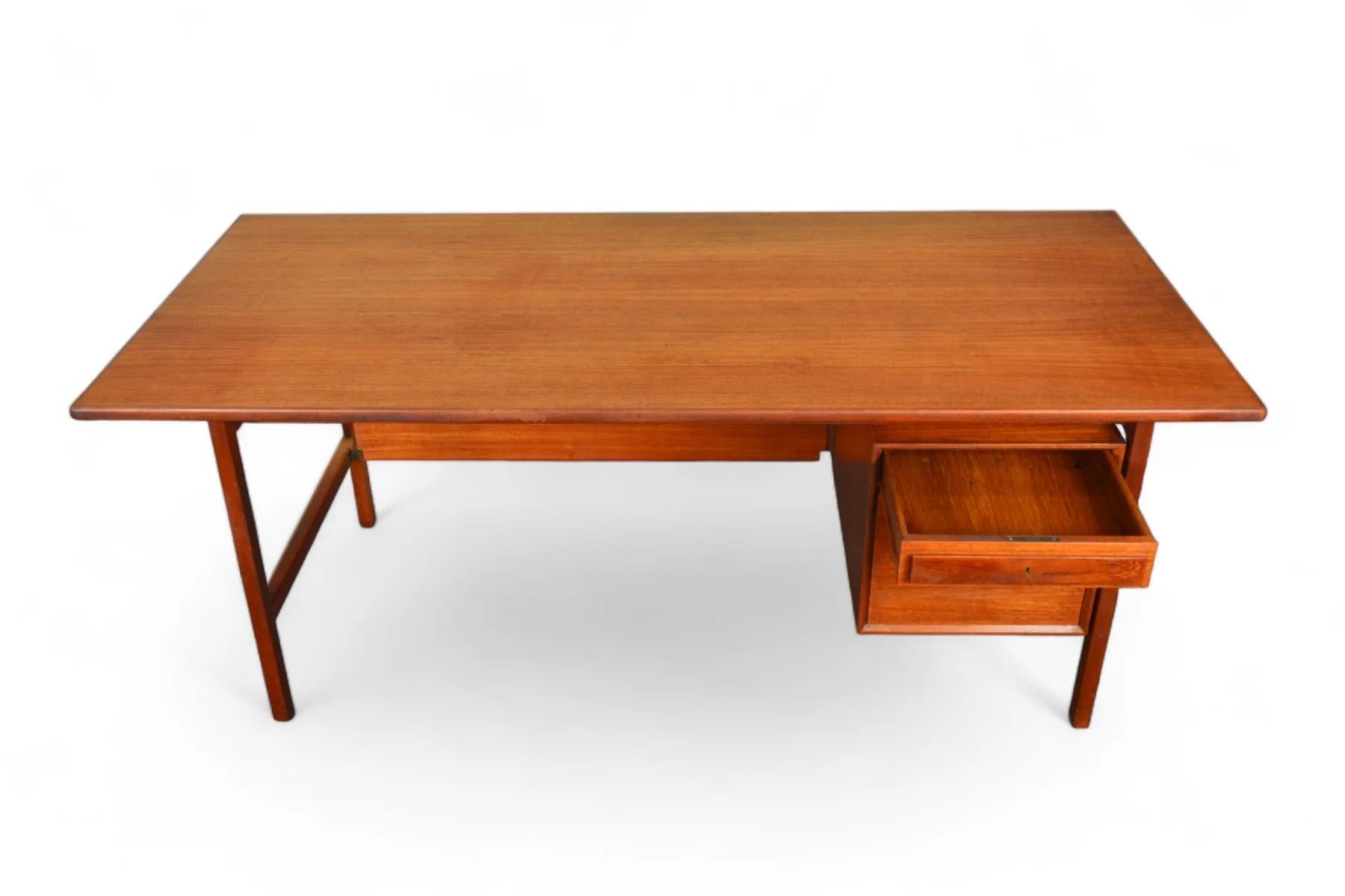Danese Grande scrivania moderna danese executive in teak in vendita