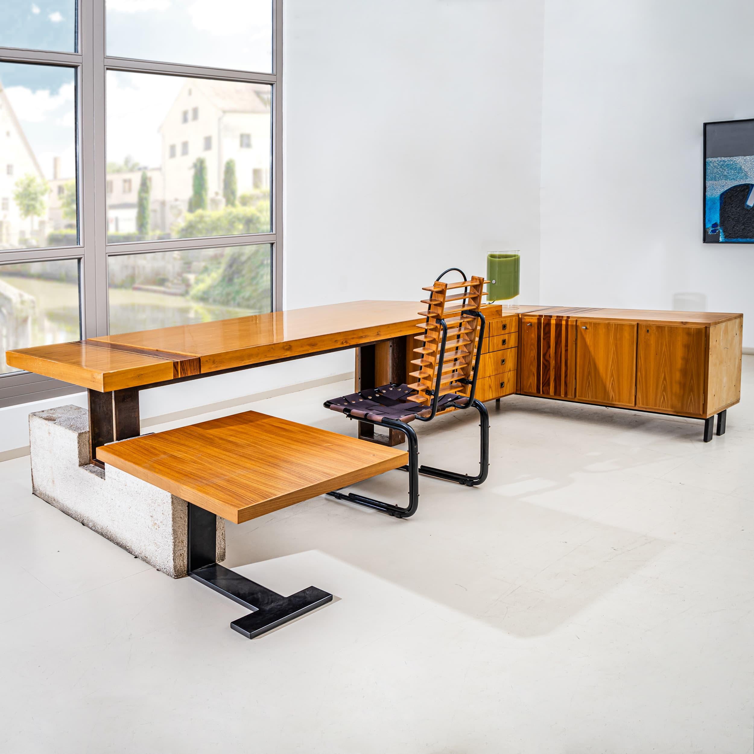 Italiano Scrivania direzionale di grandi dimensioni con ripiano, Italia, anni '60 in vendita