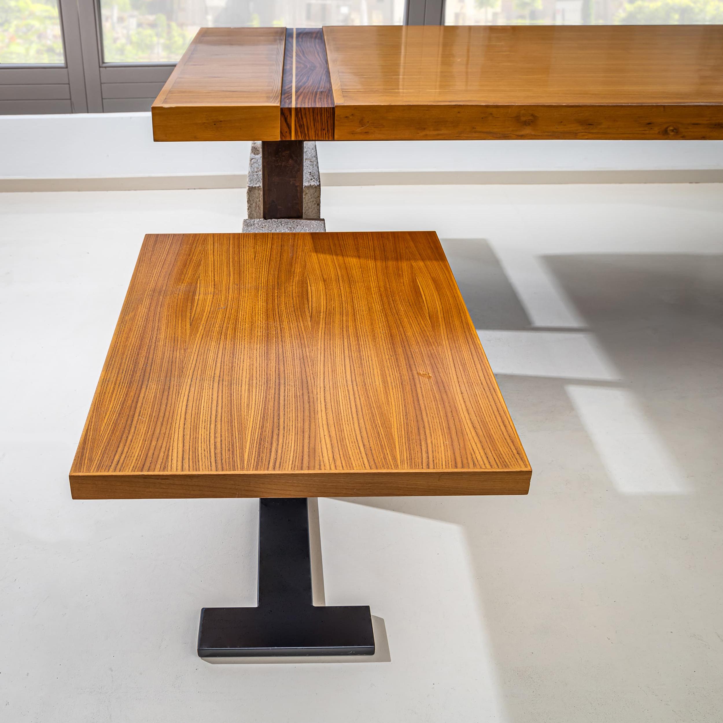 Metà XX secolo Scrivania direzionale di grandi dimensioni con ripiano, Italia, anni '60 in vendita