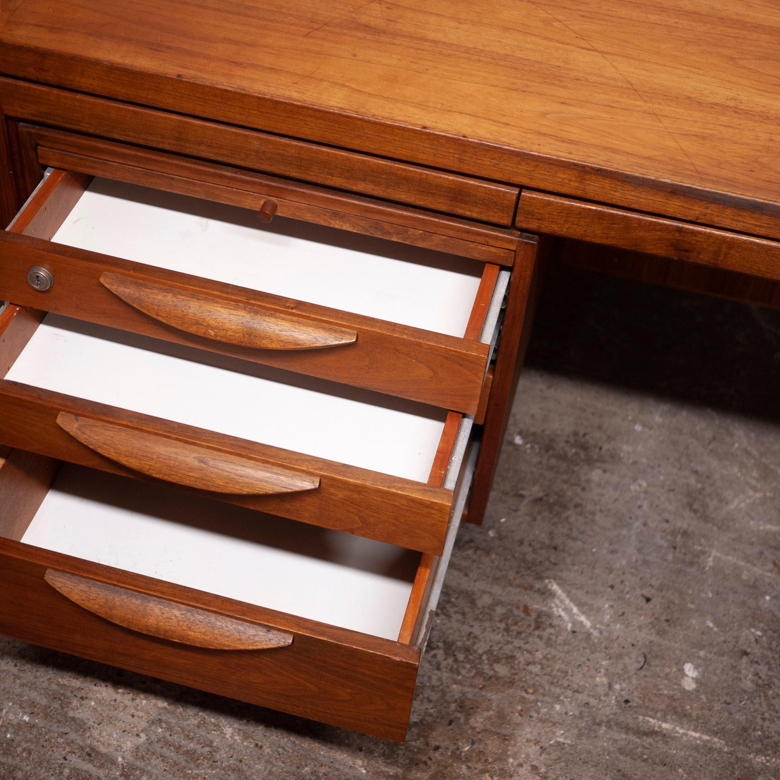 Large Executive Walnut Writing Desk by Jens Risom, 1960s In Good Condition For Sale In Chesham, GB