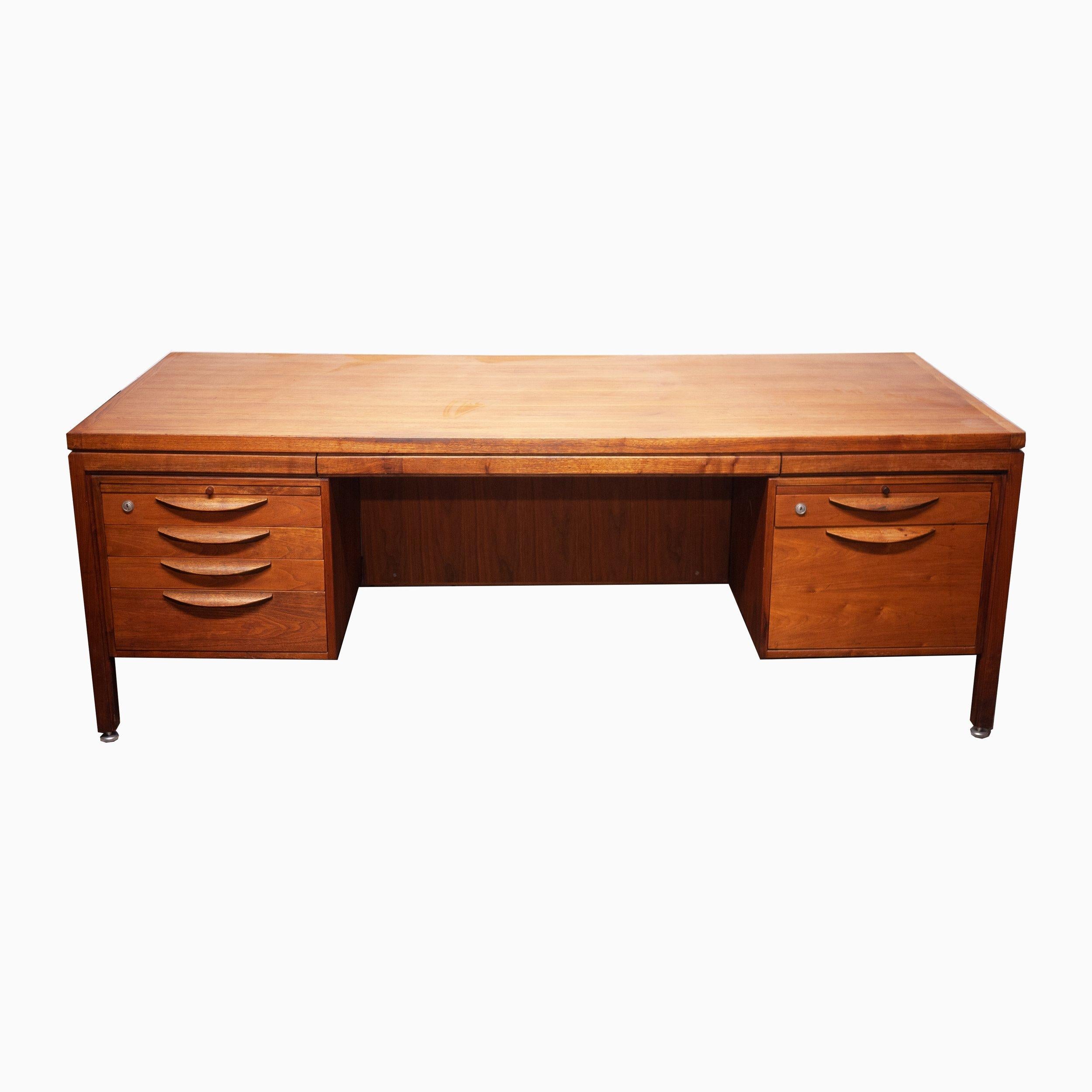 Large Executive Walnut Writing Desk by Jens Risom, 1960s For Sale 3