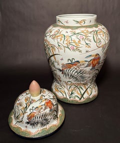 Grande urne exotique couverte en céramique Fabienne Jouvin