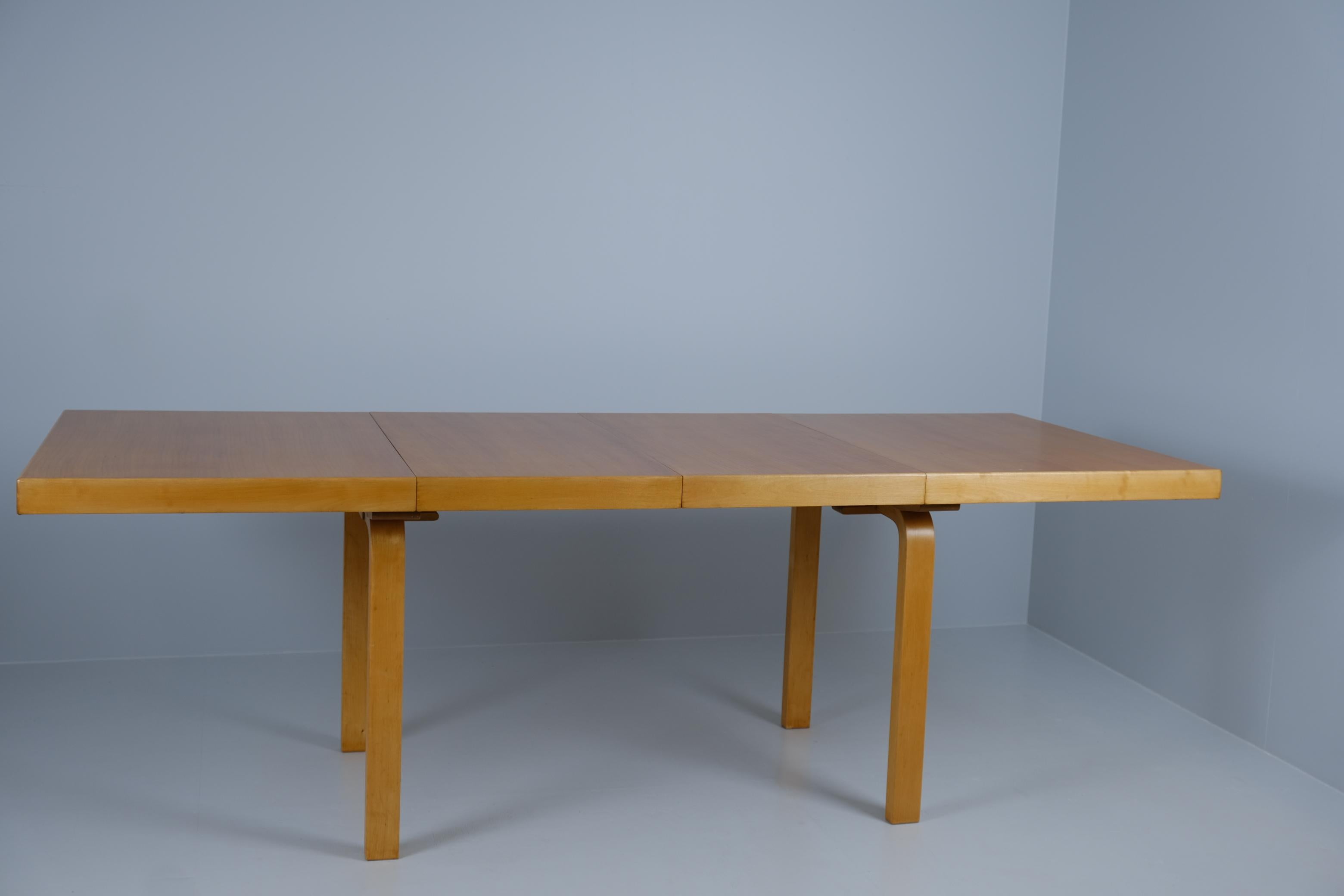 Grande tavolo da pranzo in legno espandibile di Alvar Aalto Modello 92, anni '40, Artek in vendita 6