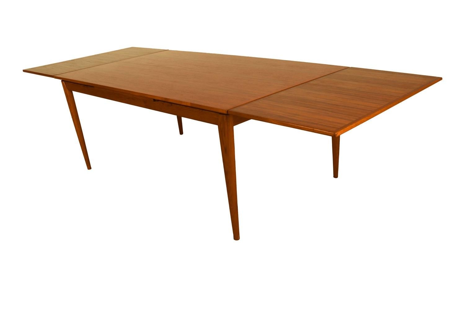 Large Expandable Dining Table Mid Century Teak Danish  In Good Condition For Sale In Baltimore, MD