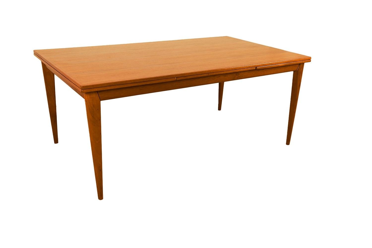 Large Expandable Dining Table Mid Century Teak Danish  For Sale 3