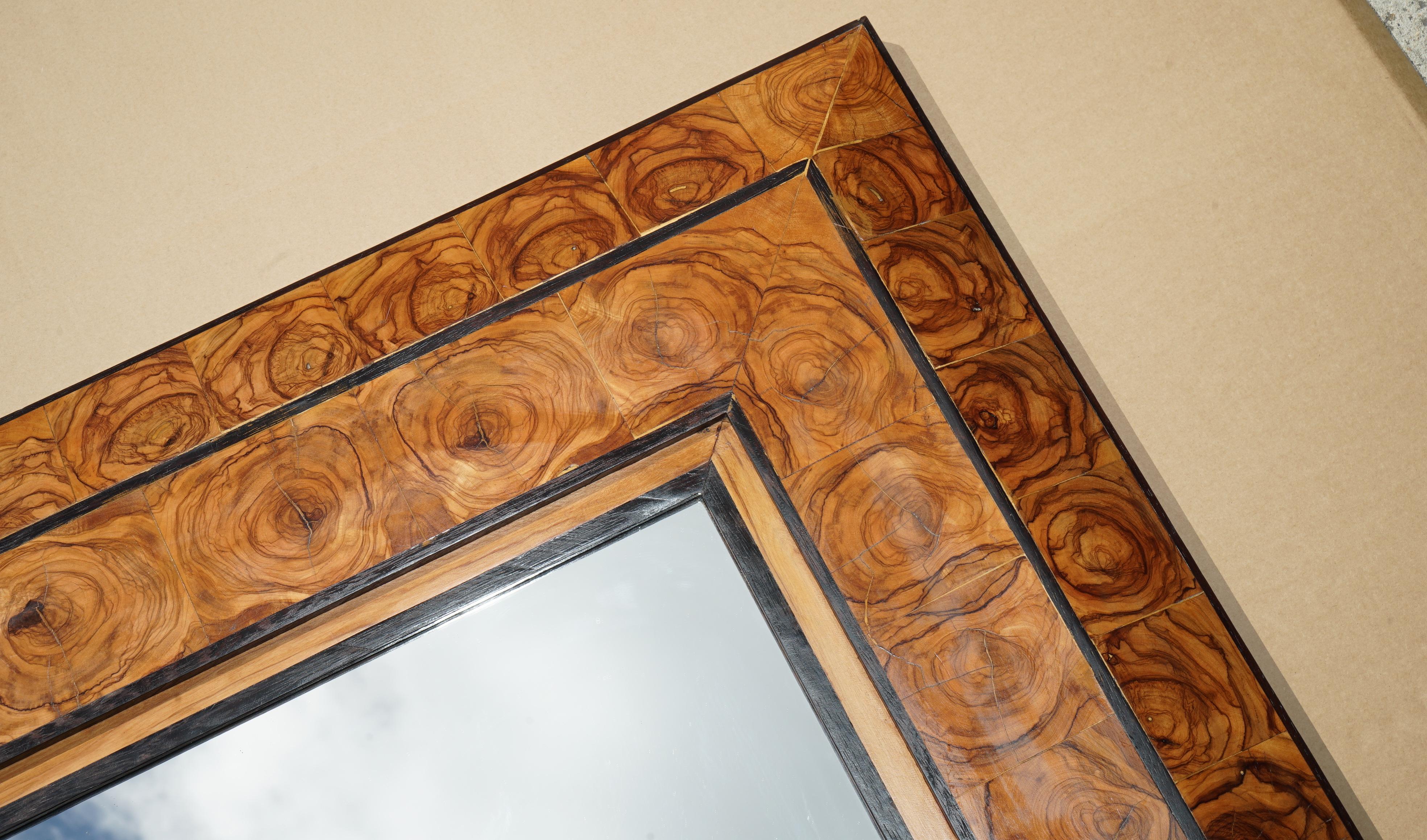 Fatto a mano GRANDE SPECCHIO DA PARETE IN LEGNO OYSTER LABURNUM CON TELAIO A CUSCINO SUBLiME PATINA in vendita