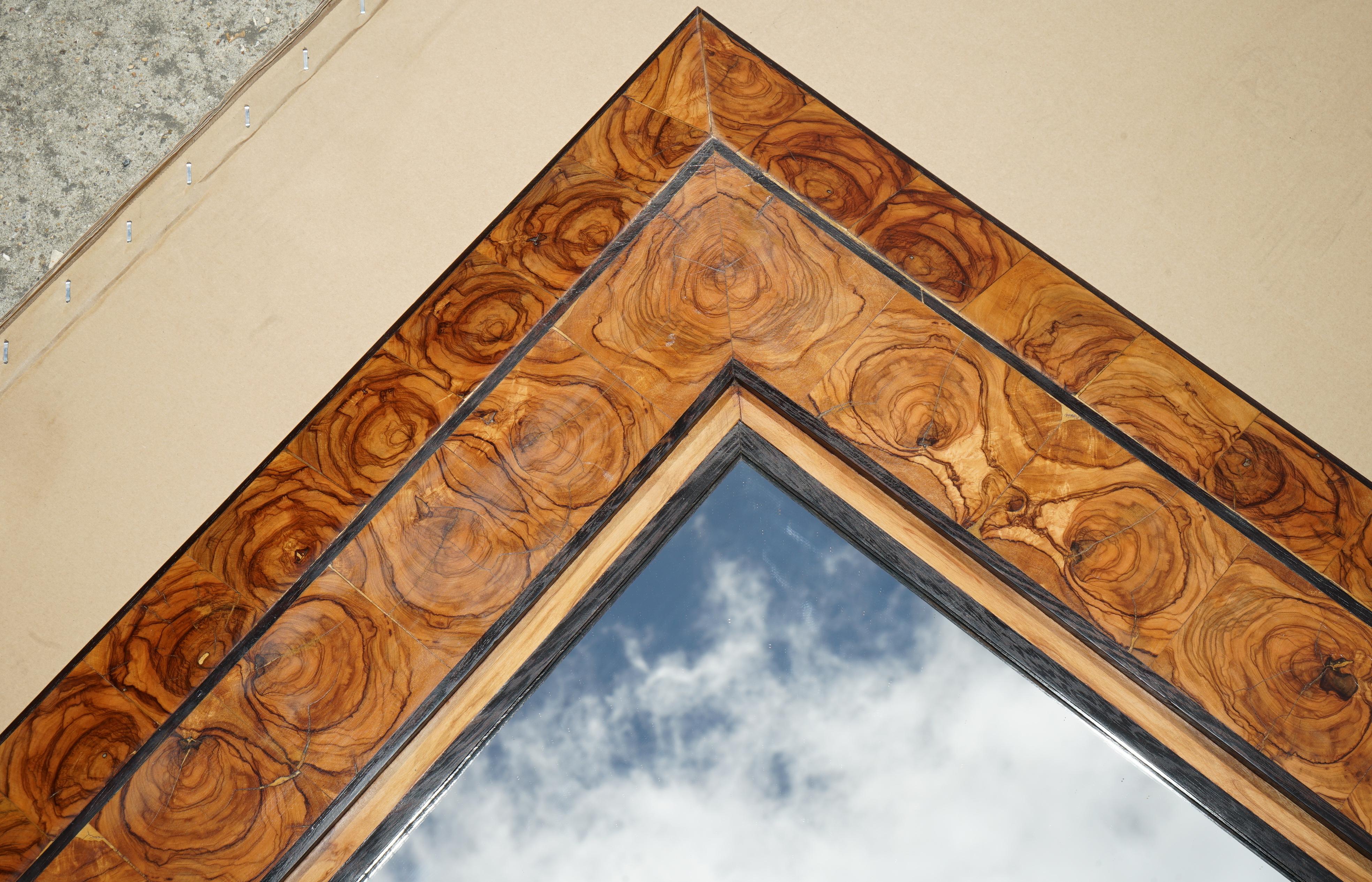 GRANDE SPECCHIO DA PARETE IN LEGNO OYSTER LABURNUM CON TELAIO A CUSCINO SUBLiME PATINA In condizioni buone in vendita a West Sussex, Pulborough