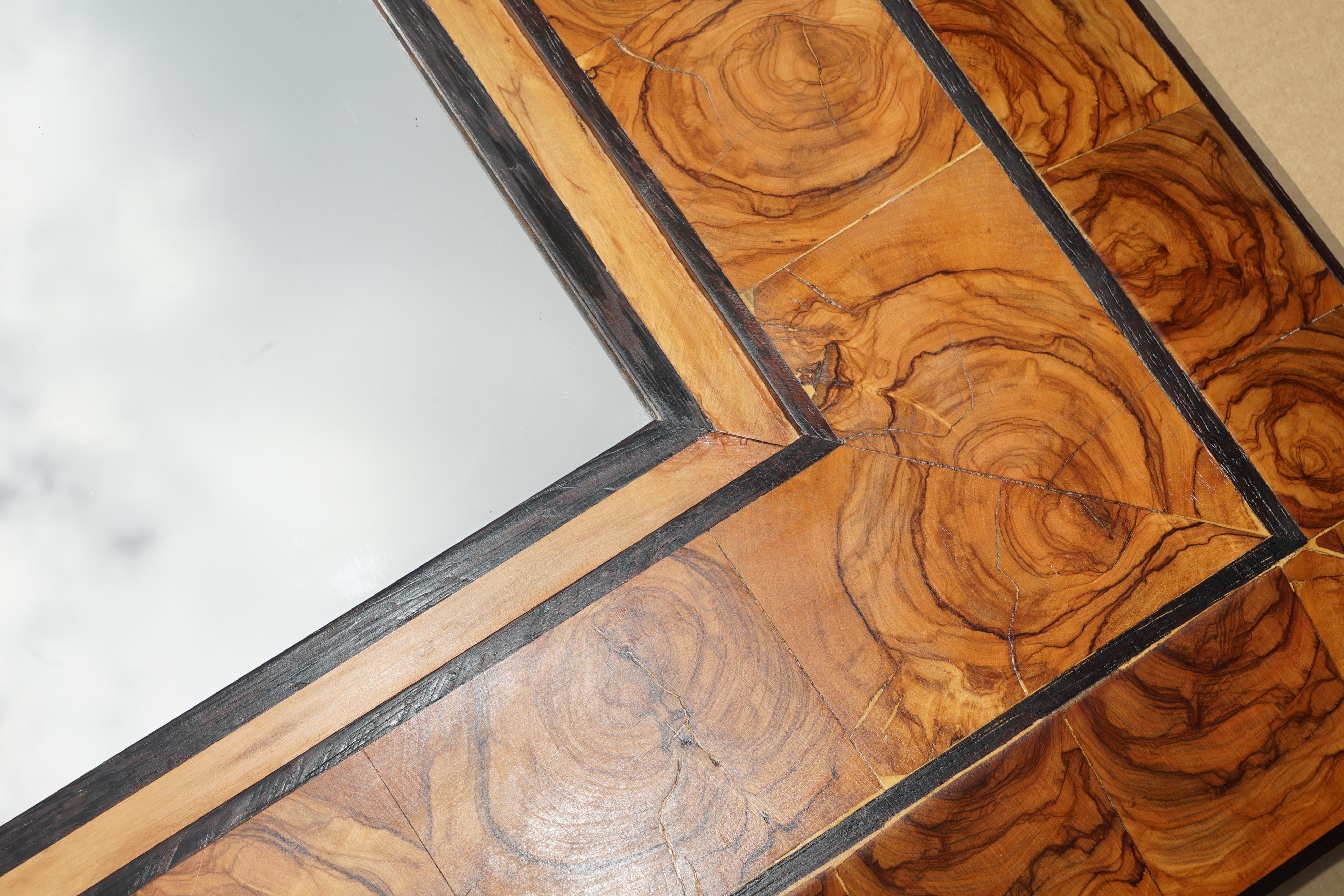 Specchio GRANDE SPECCHIO DA PARETE IN LEGNO OYSTER LABURNUM CON TELAIO A CUSCINO SUBLiME PATINA in vendita