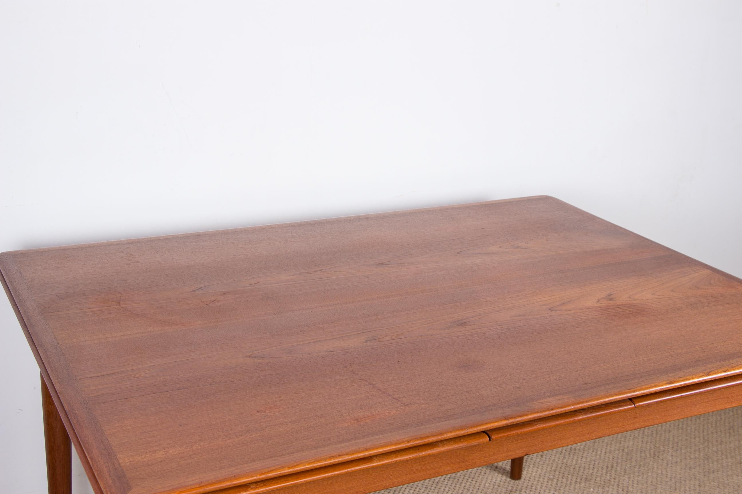 Mid-20th Century Large Extendable Danish Teak Dining Table by Skovmand and Andersen, 1960 For Sale