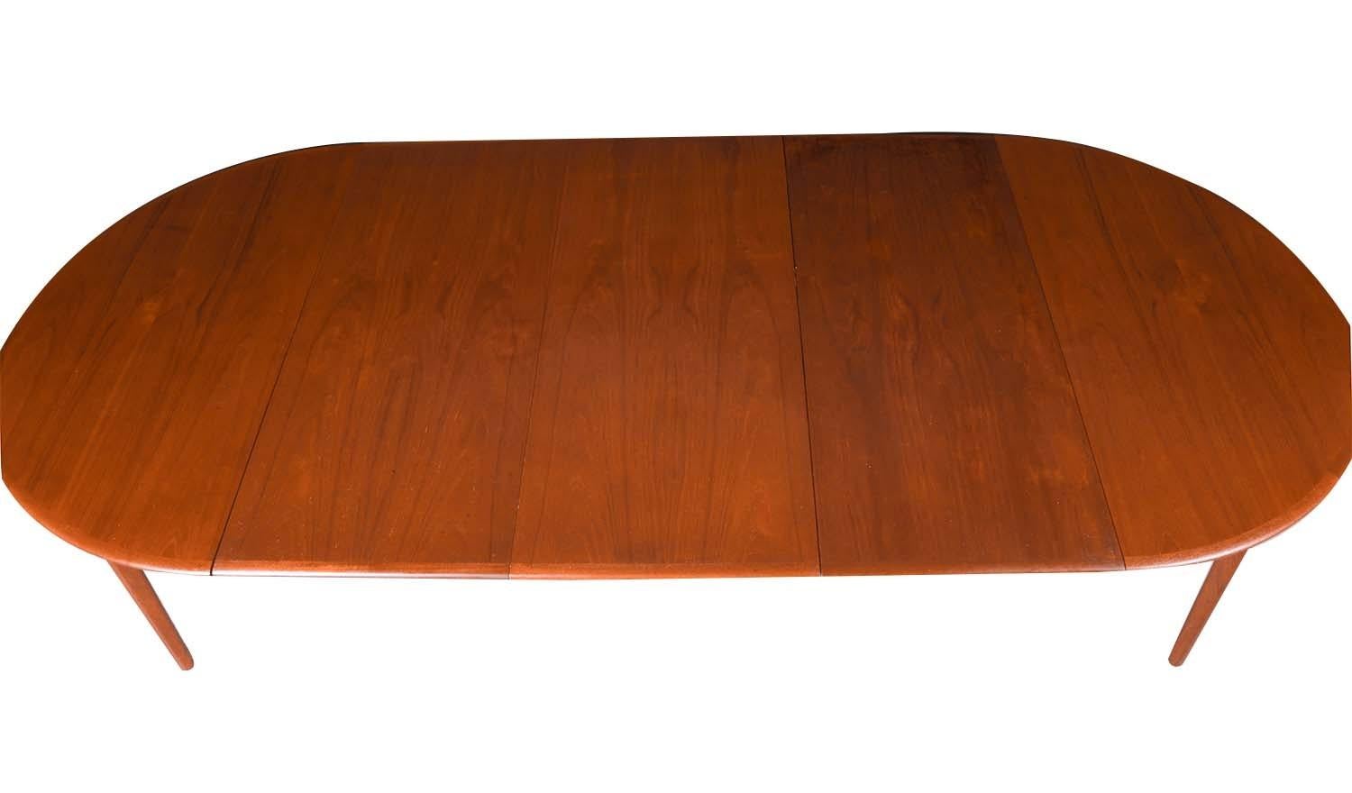 Mid-20th Century Large extendable Danish teak dining table model 62 by Henning Kjaernulf 1960. For Sale