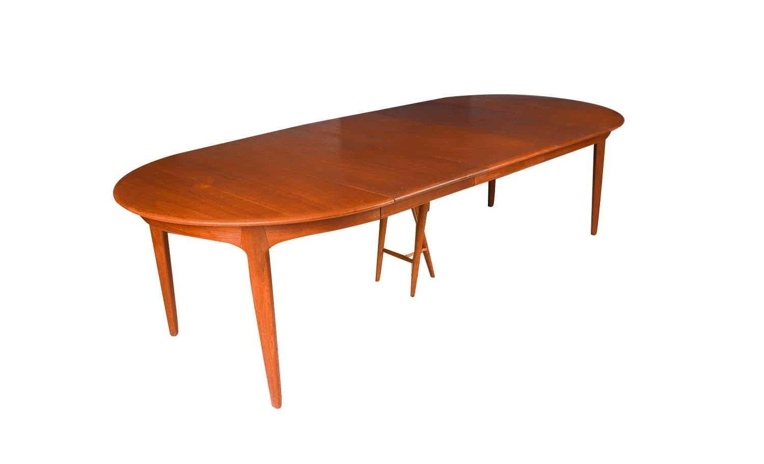 Teak Large extendable Danish teak dining table model 62 by Henning Kjaernulf 1960. For Sale