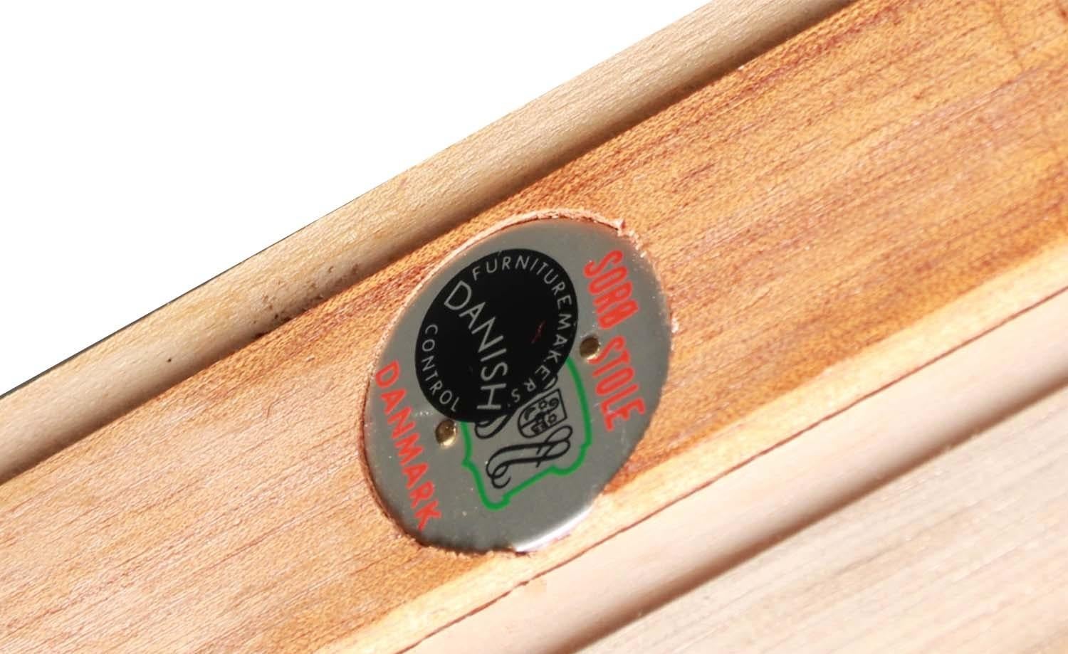 Large extendable Danish teak dining table model 62 by Henning Kjaernulf 1960. For Sale 3