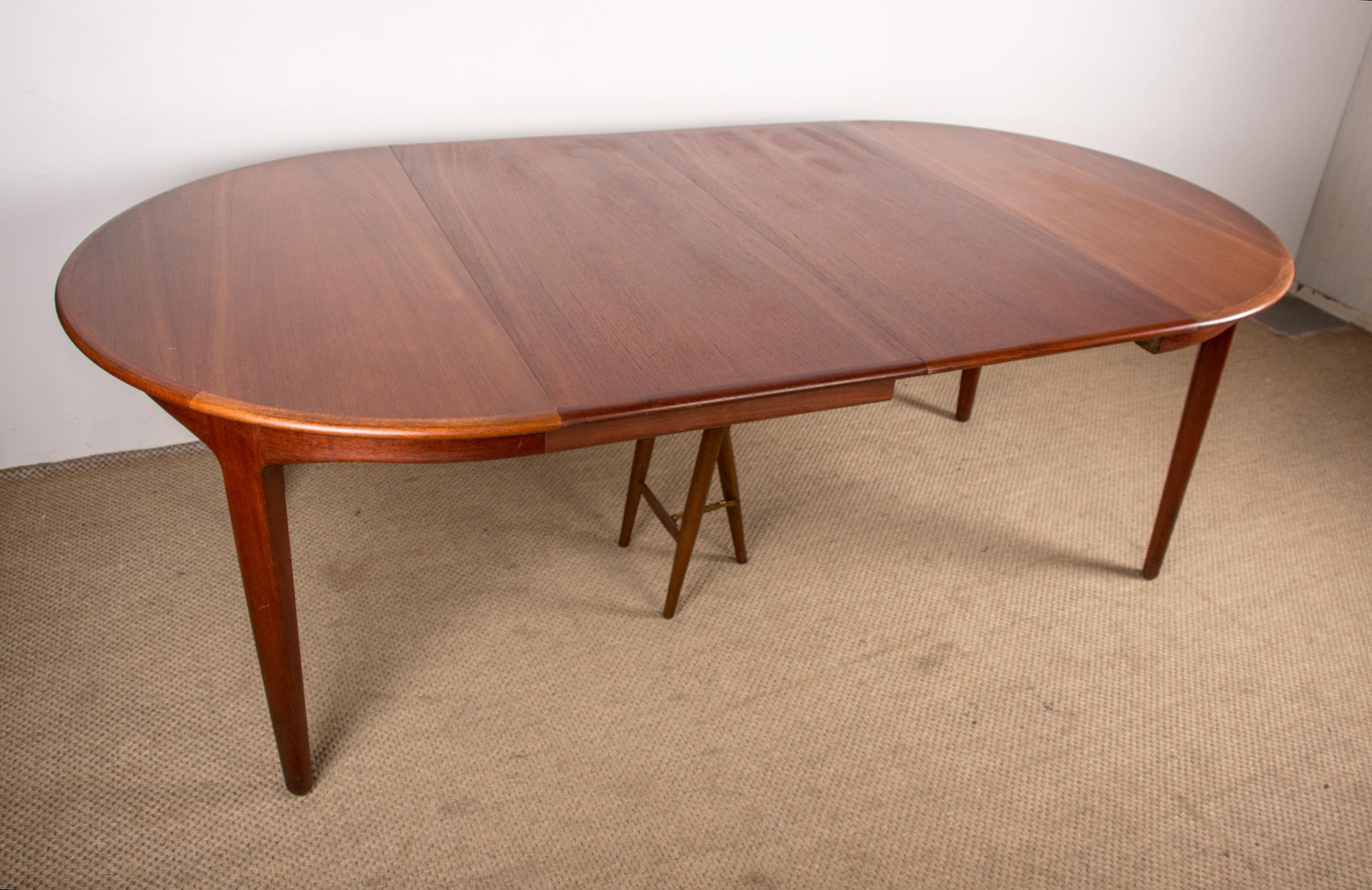 Large Extendable Danish Teak Dining Table Model 62 by Henning Kjaernulf 6