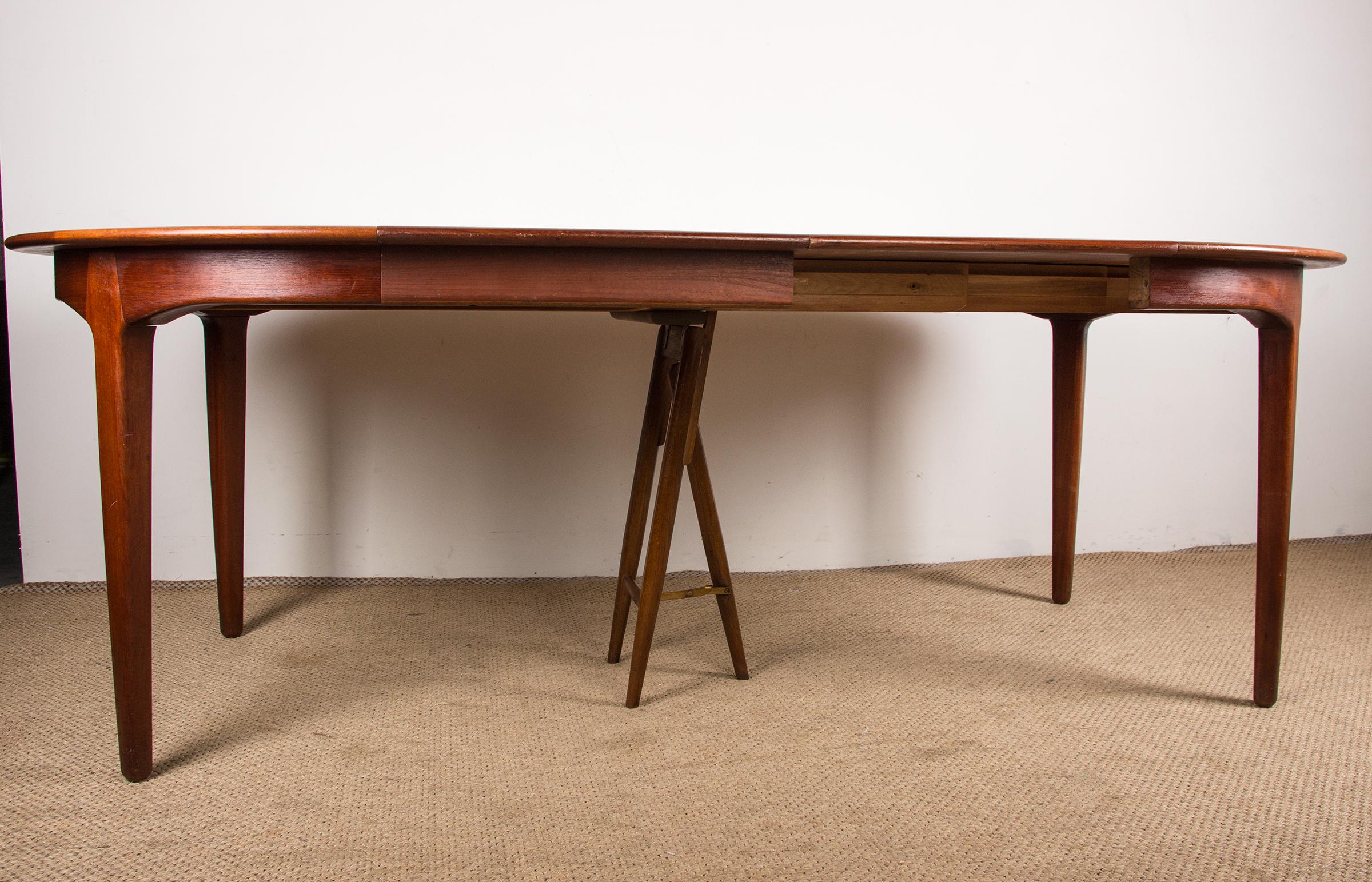 Large Extendable Danish Teak Dining Table Model 62 by Henning Kjaernulf 7