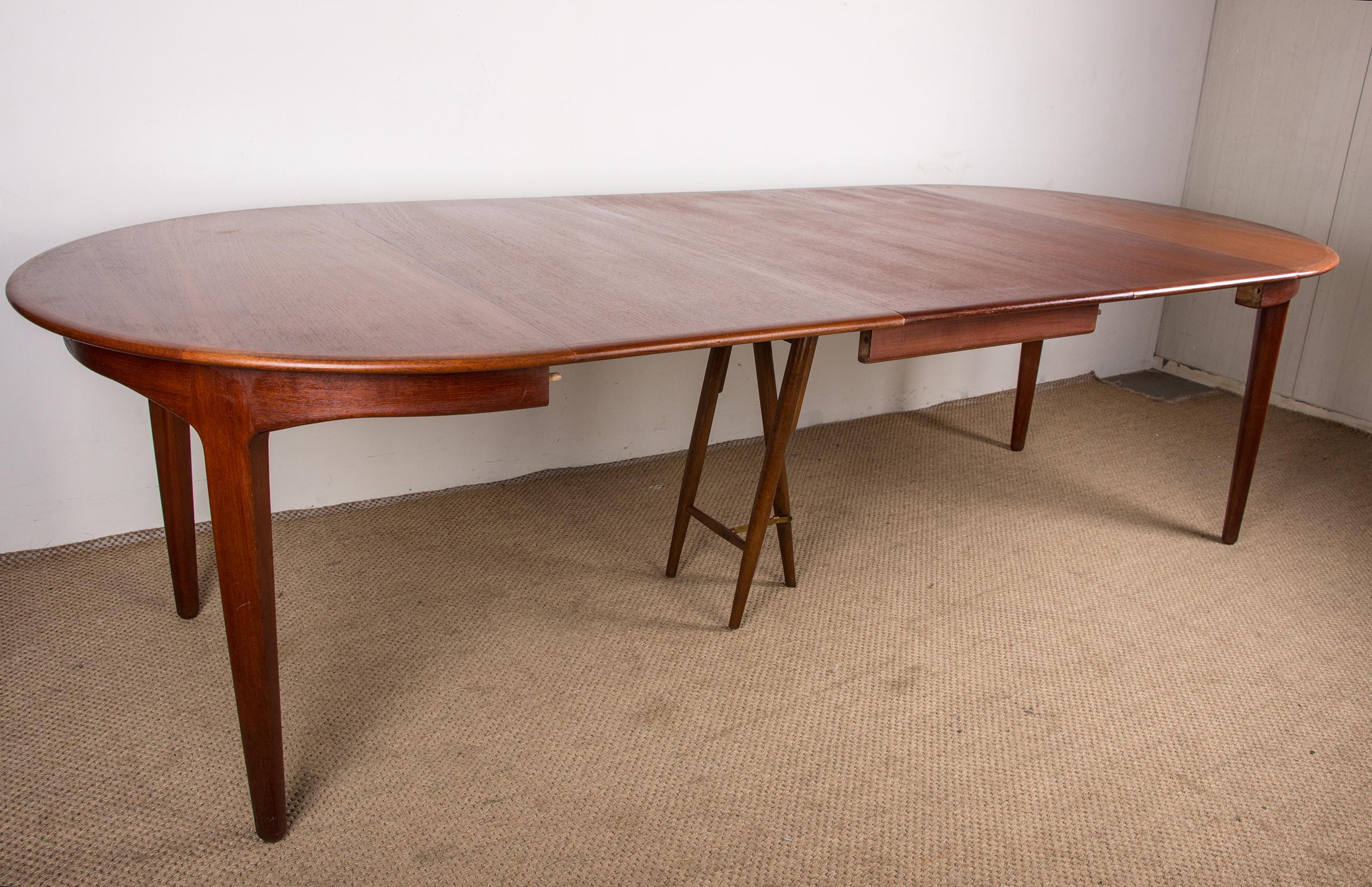 Large Extendable Danish Teak Dining Table Model 62 by Henning Kjaernulf 11