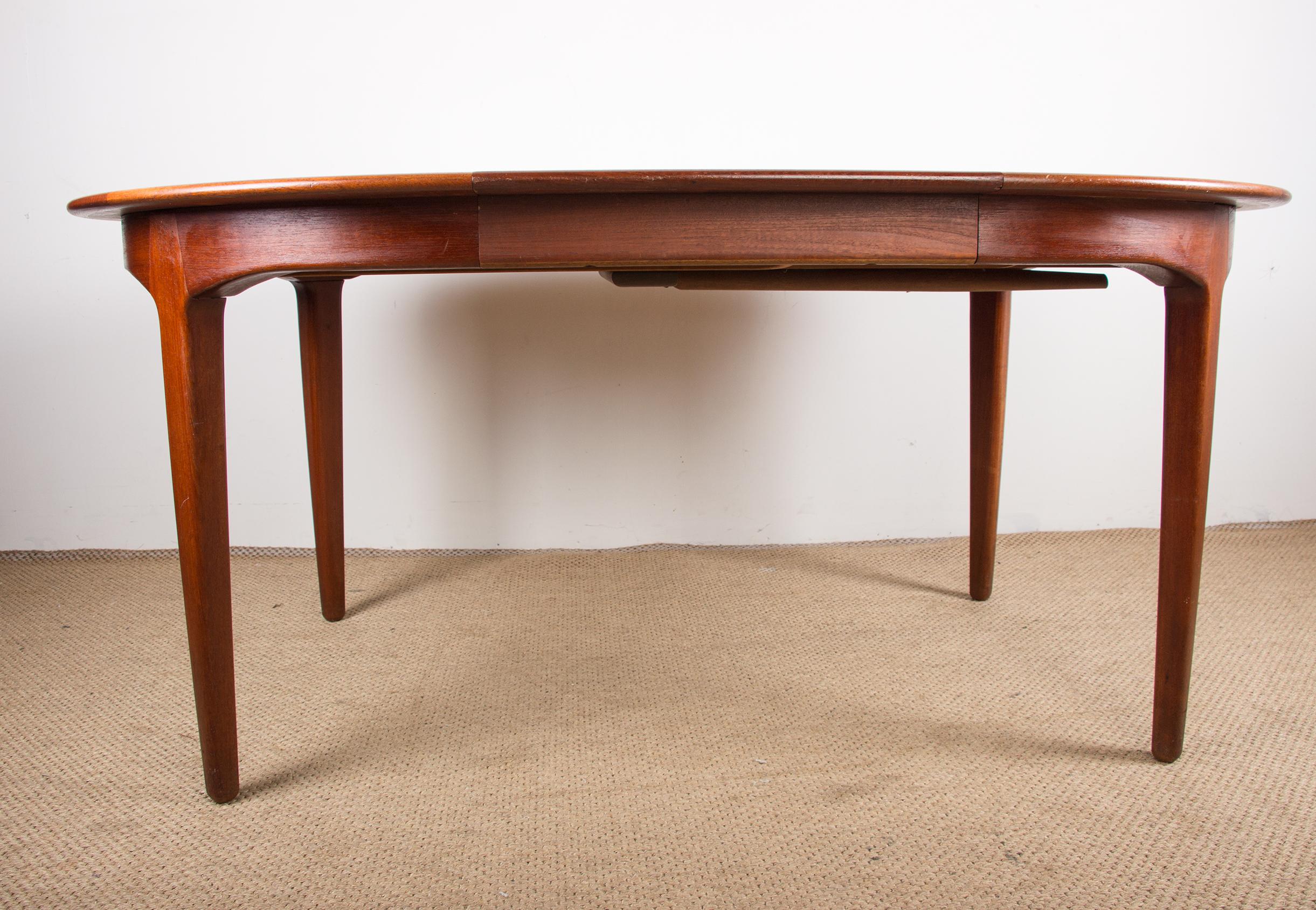 Large Extendable Danish Teak Dining Table Model 62 by Henning Kjaernulf 4